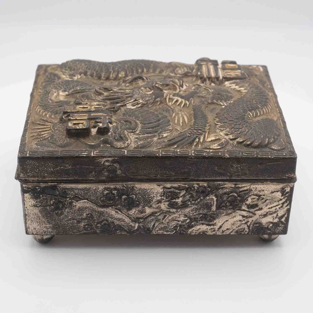 Vintage Japanese Brass Jewelry Box: Medium: Brass Size: 4x3.3x1.8 inches Age/Detail: Vintage Japanese Condition: great overall, check photo for condition reference. Provenance: Collection from Estate in Williamsburg LiveShipping is NOT