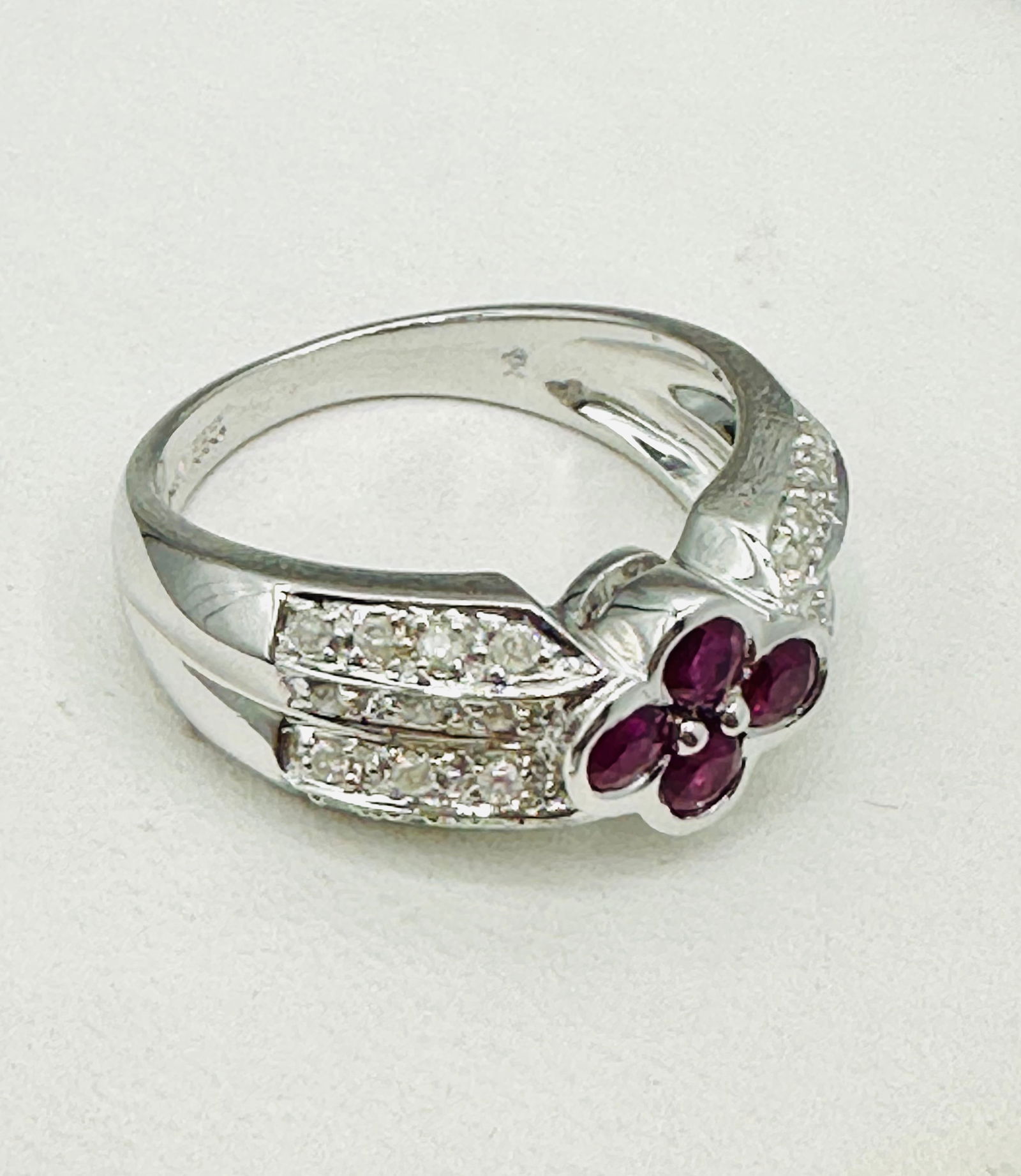 Natural Diamond and Ruby Ring,14KT White Gold # 2733: # 2733 Natural Diamond and Ruby Ring,14KT White Gold 28 pieces Diamond 0.20 carat(t.w.) 4 pieces ruby 0.50 carat( t.w.) Ring Weight: 5.20 grams(t.w.) Ring Size: 6.5