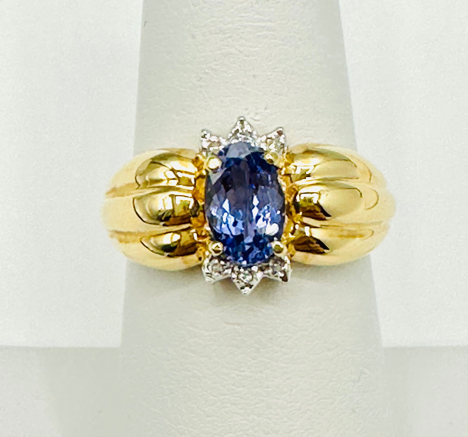 Natural Diamond and Tanzanite Ring,14KT Yellow Gold # 2767: # 2767 Natural Diamond and Tanzanite Ring,14KT Yellow Gold 6 pieces diamond 0.04 carat( t.w.) 1 piece oval tanzanite 1.10 carats Ring Weight: 3.70 grams(t.w.) Ring Size: 7