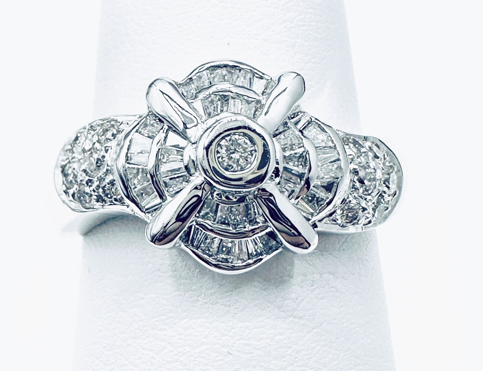 18KT White Gold Natural Diamond Fancy Ring Size 6.5 - J11209 (1 of 2)