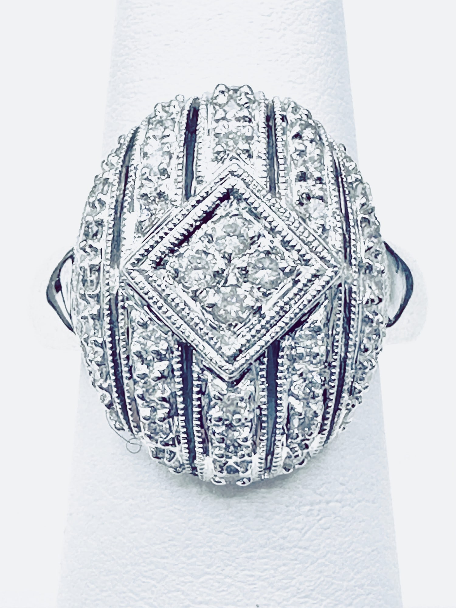 18KT White Gold Natural Diamond Oval Shaped Ring Size 6.5 - J11215 (1 of 3)