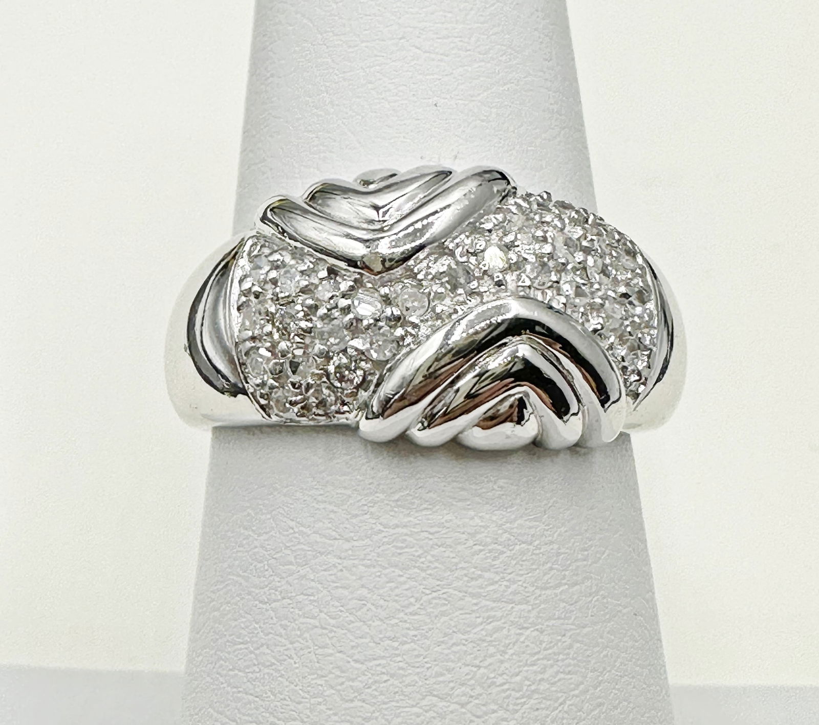 14KT White Gold Natural Diamond Ring Size 7.25 - J11217 (1 of 4)