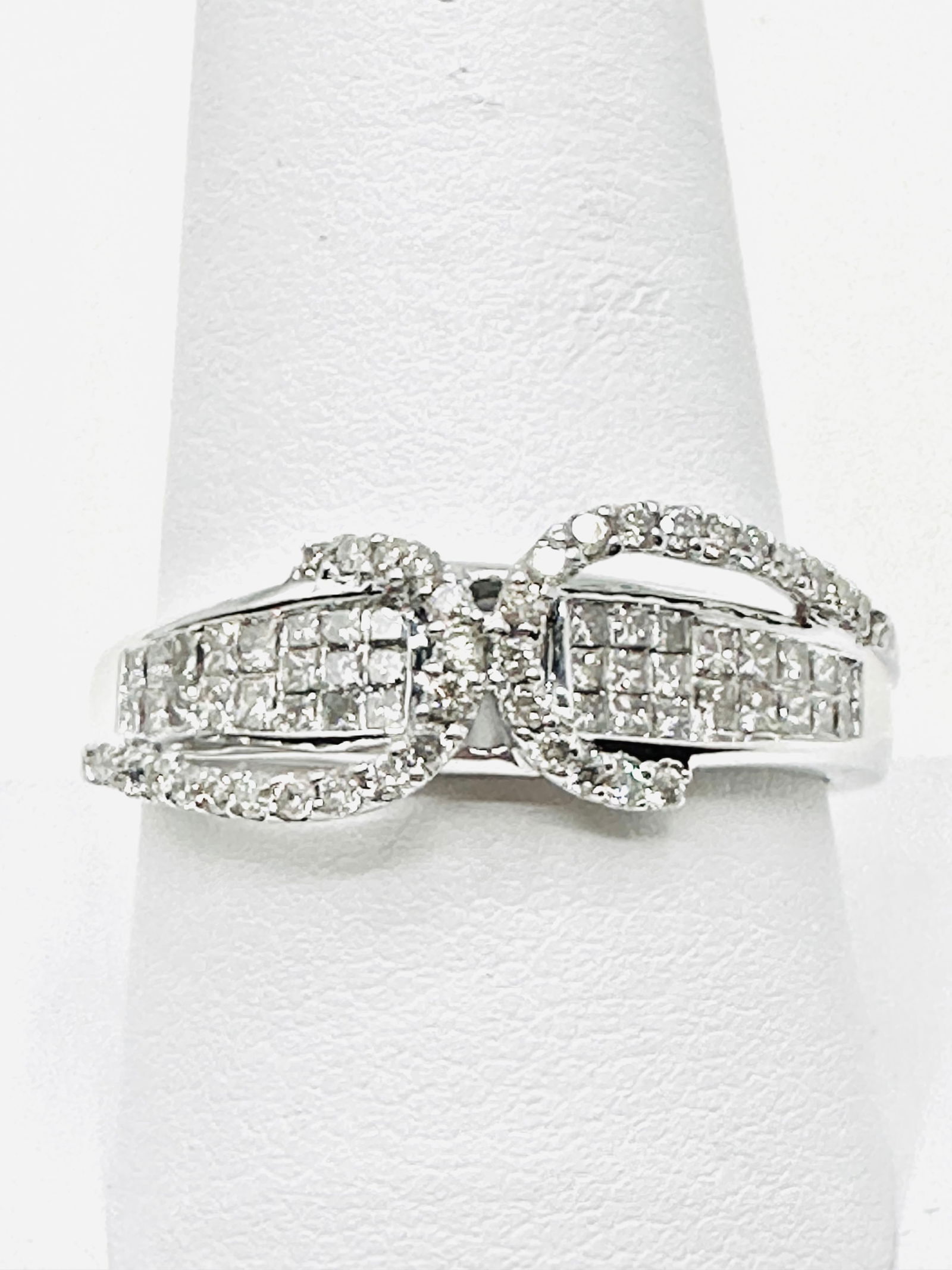 14KT White Gold Diamond Fancy Ring Size 10 - J11329 (1 of 3)