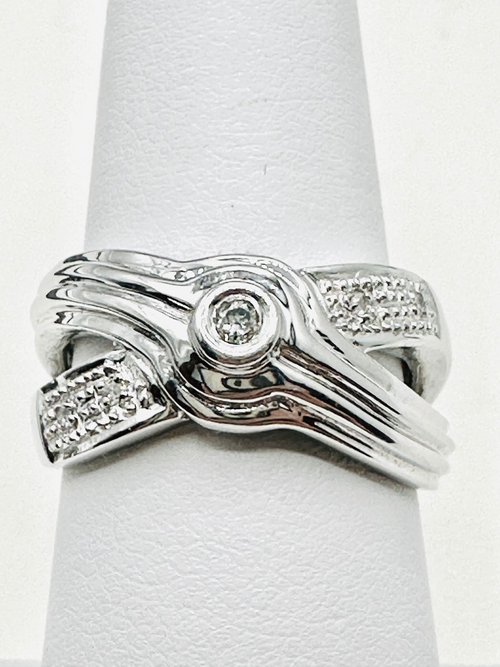 14KT White Gold Diamond Fancy Ring Size 6.5 - J11338 (1 of 3)