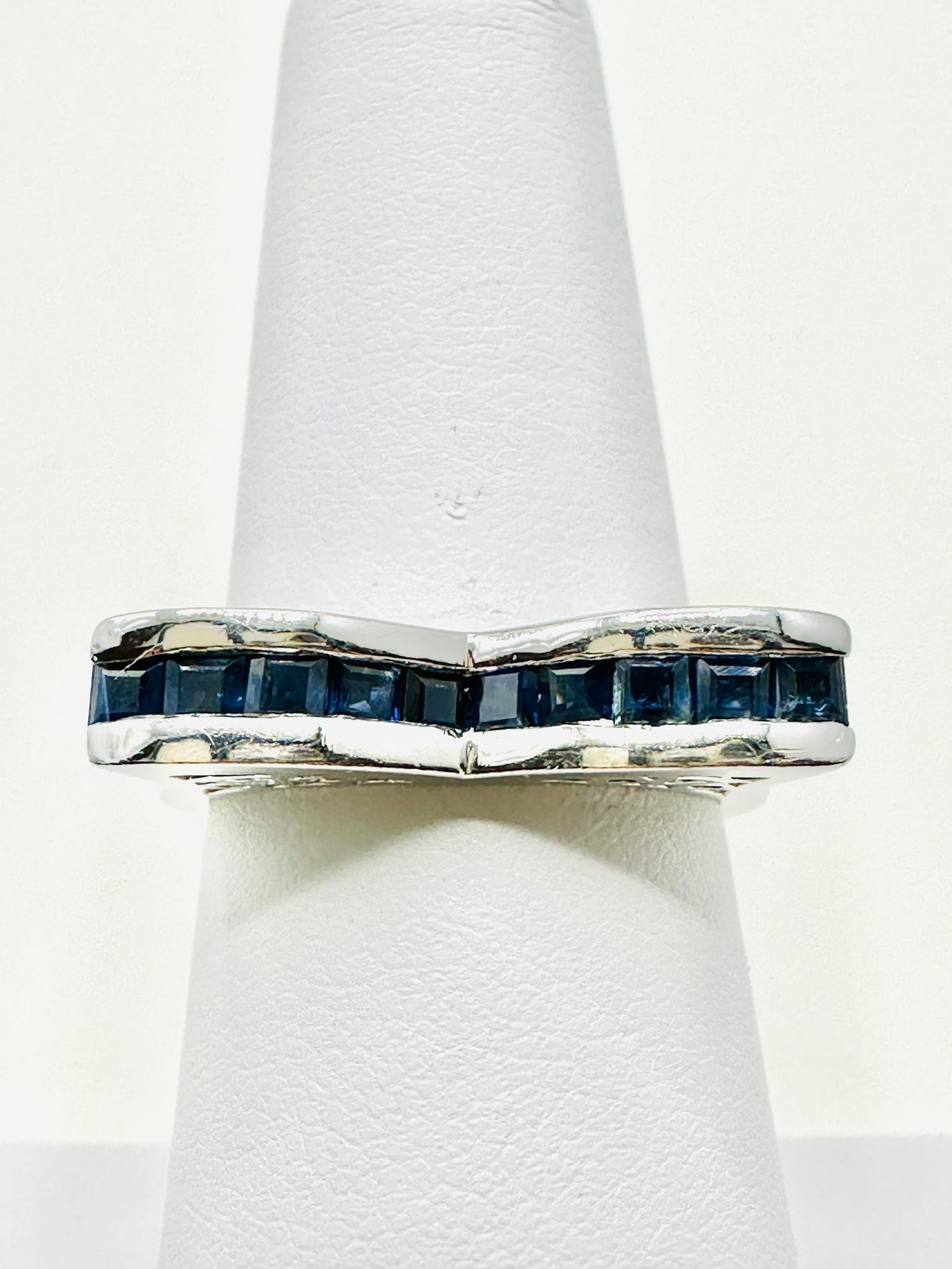 14KT White Gold Sapphire Fancy Ring Size 6.75 - J11368 (1 of 3)