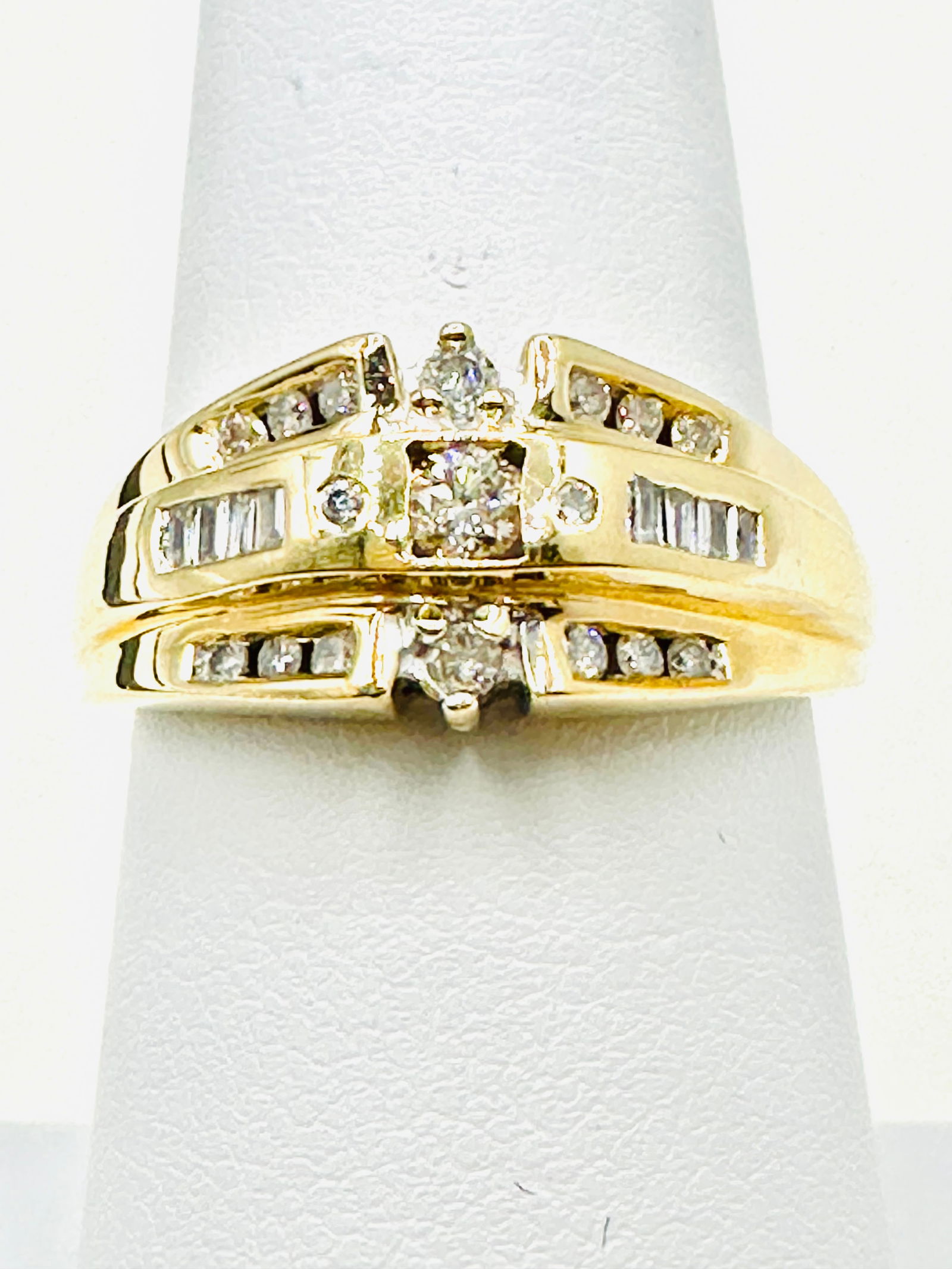 14KT Yellow Gold Natural Diamond Ring Size 7.25 - J11378 (1 of 3)