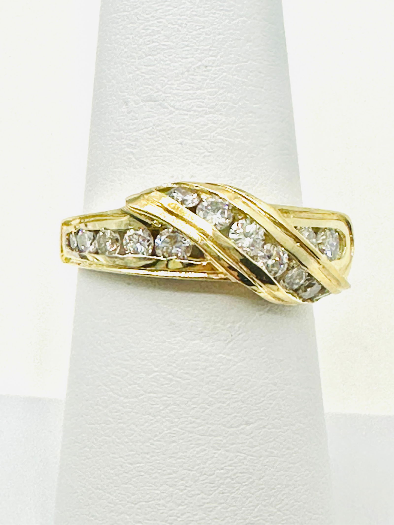 14KT Yellow Gold Natural Diamond Ring Size 6.5 - J11381 (1 of 3)