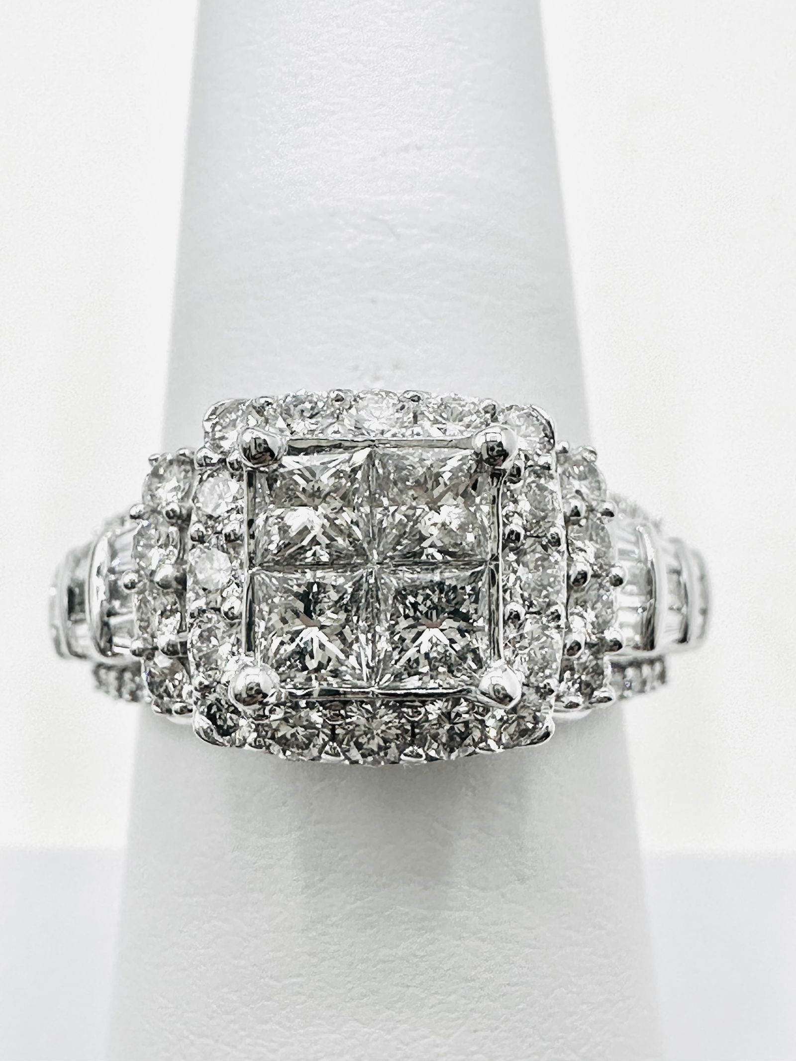 14KT White Gold Natural Diamond Fancy Ring Size 7.25 - J11389 (1 of 3)