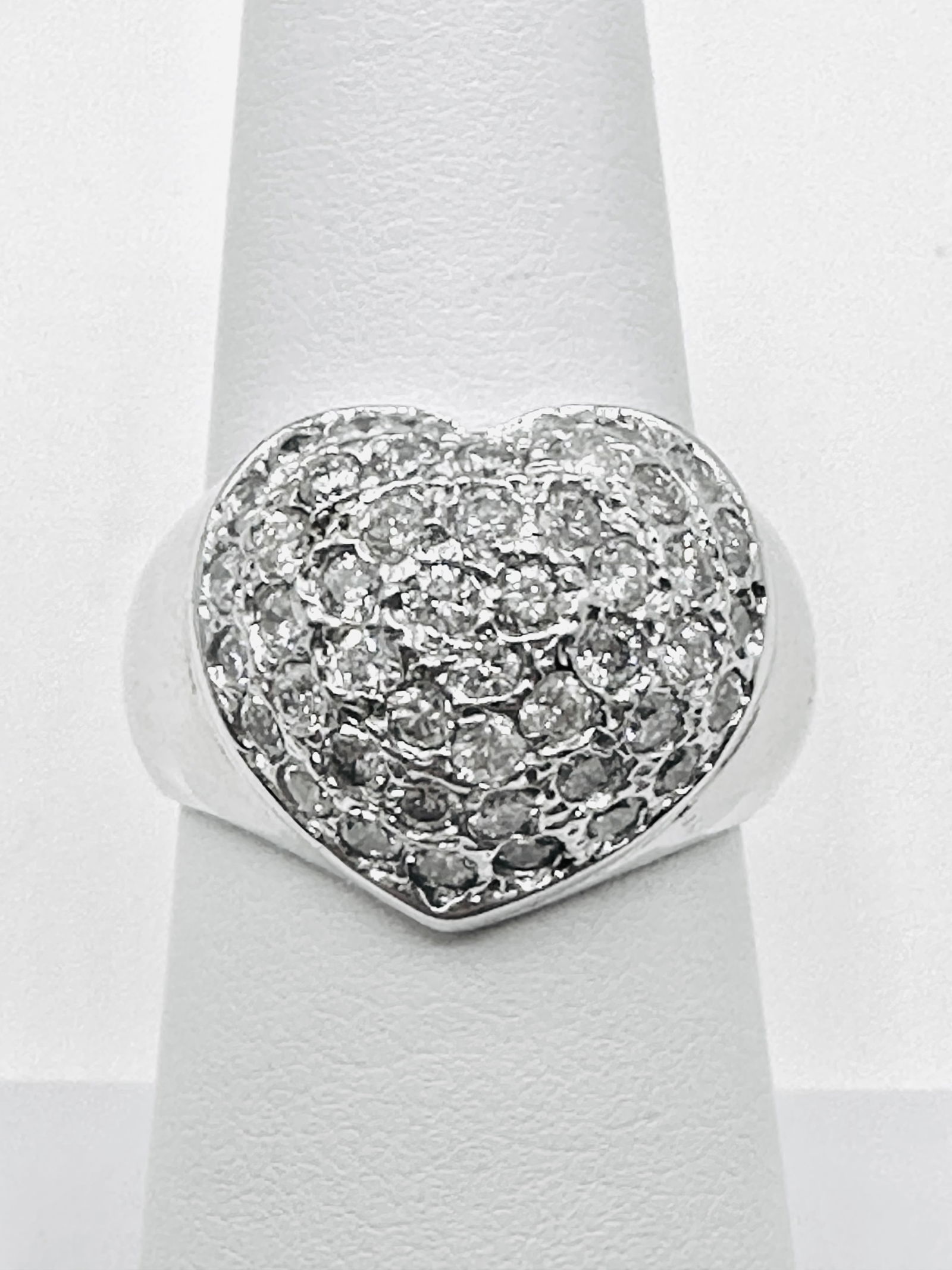 14KT White Gold Natural Diamond Heart Ring Size 6.75 - J11390 (1 of 3)