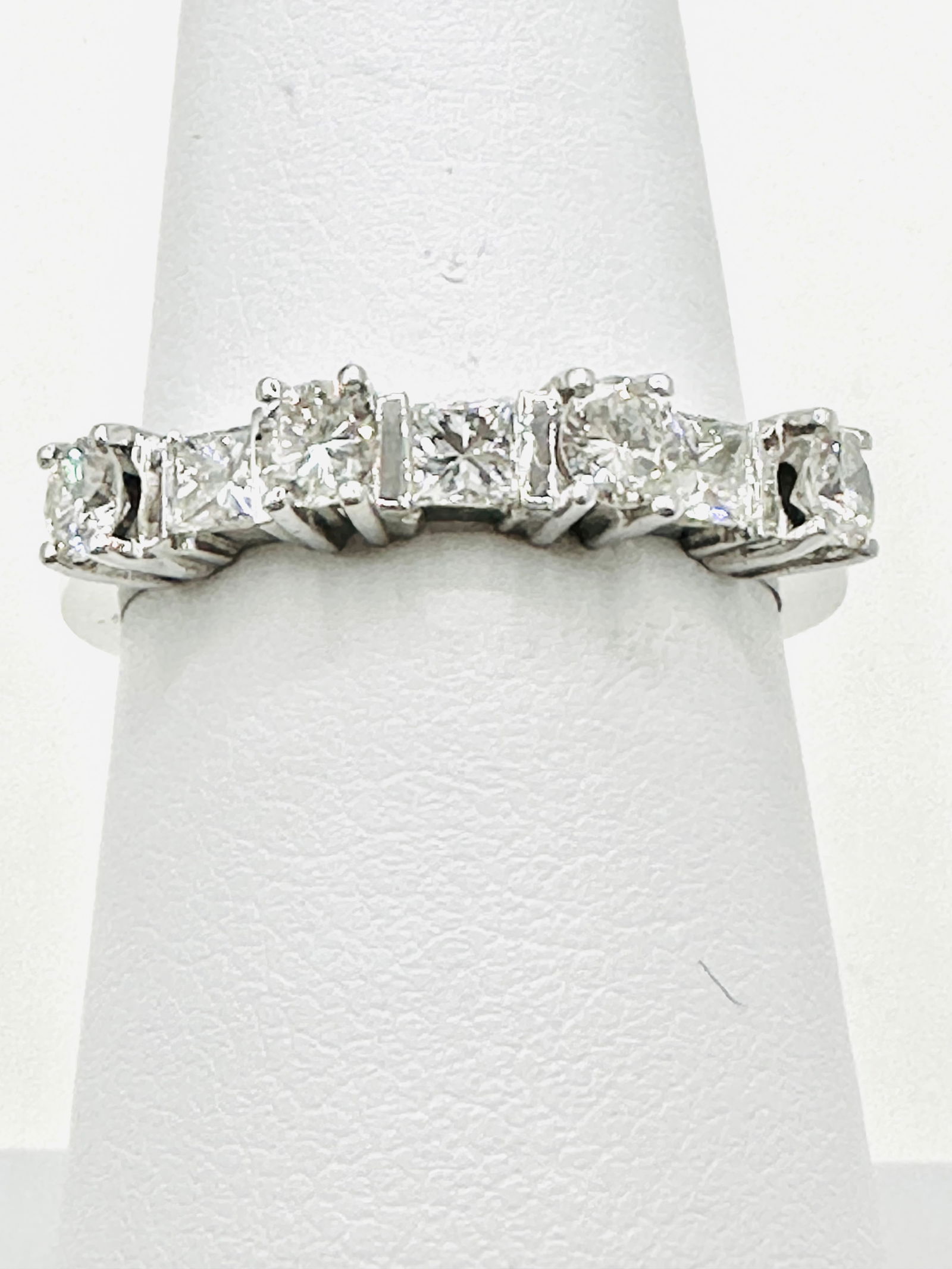 18KT White Gold Natural Diamond Ring Size 6.5 - J11428 (1 of 3)