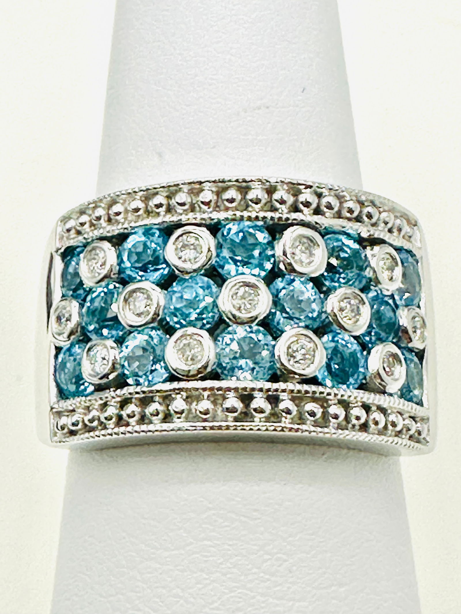 14KT White Gold Natural Diamond And Blue Topaz Wide Band Ring Size 6.75 - J11448 (1 of 3)
