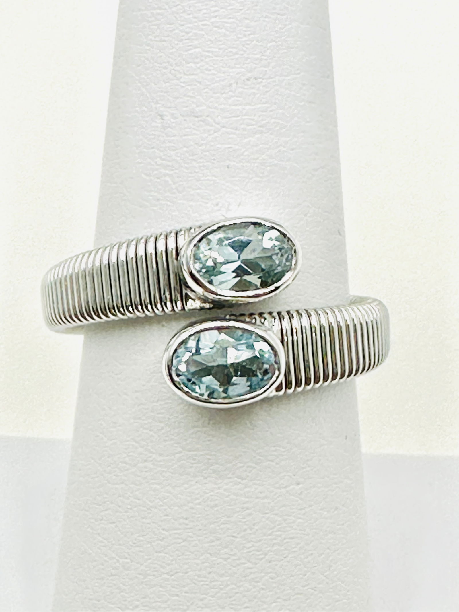 14KT White Gold Blue Topaz Fancy Ring Size 7.5 - J11450 (1 of 3)
