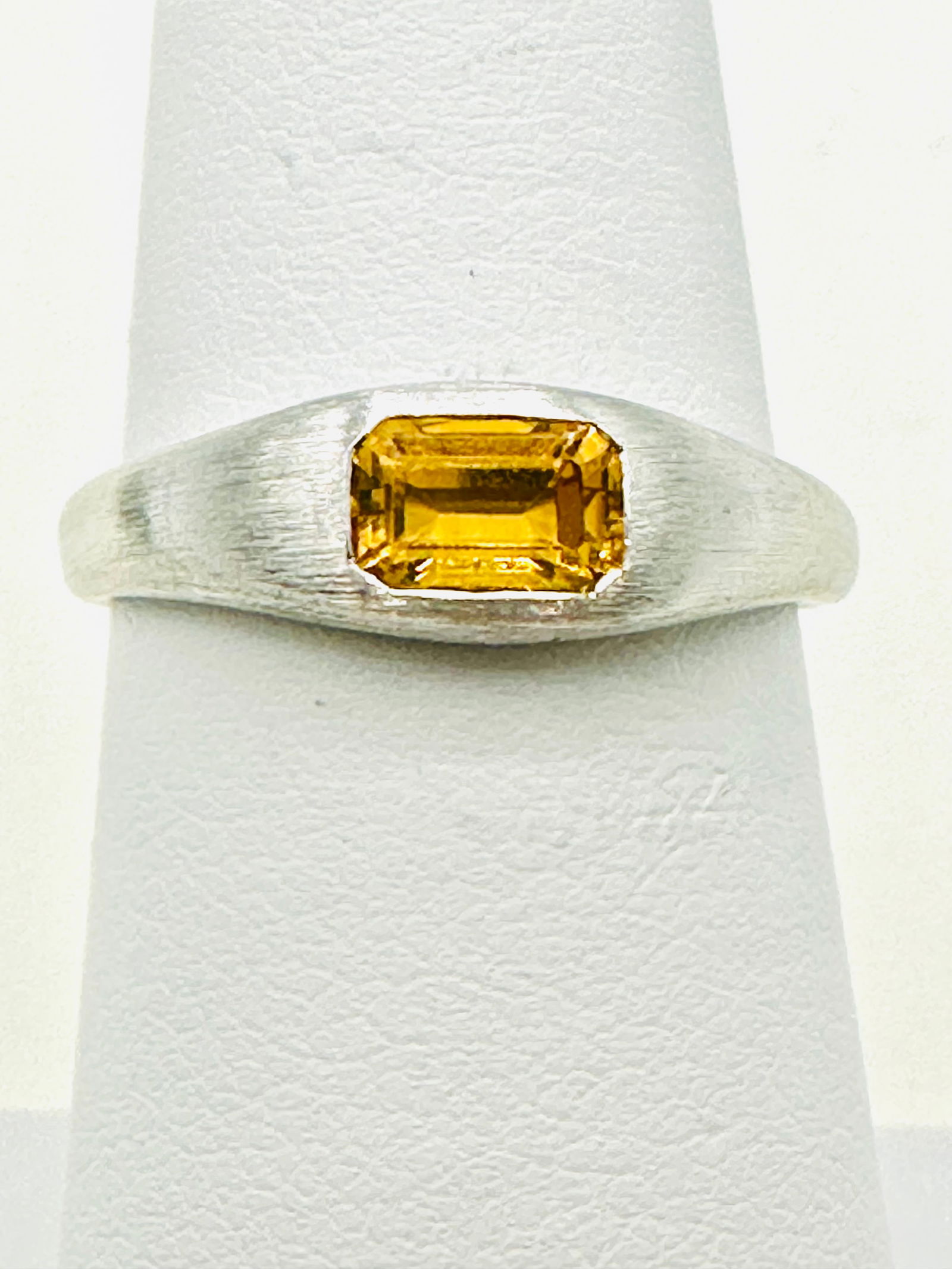 18Karat White Gold Yellow Topaz Ring Size 6.25 - J11451 (1 of 3)