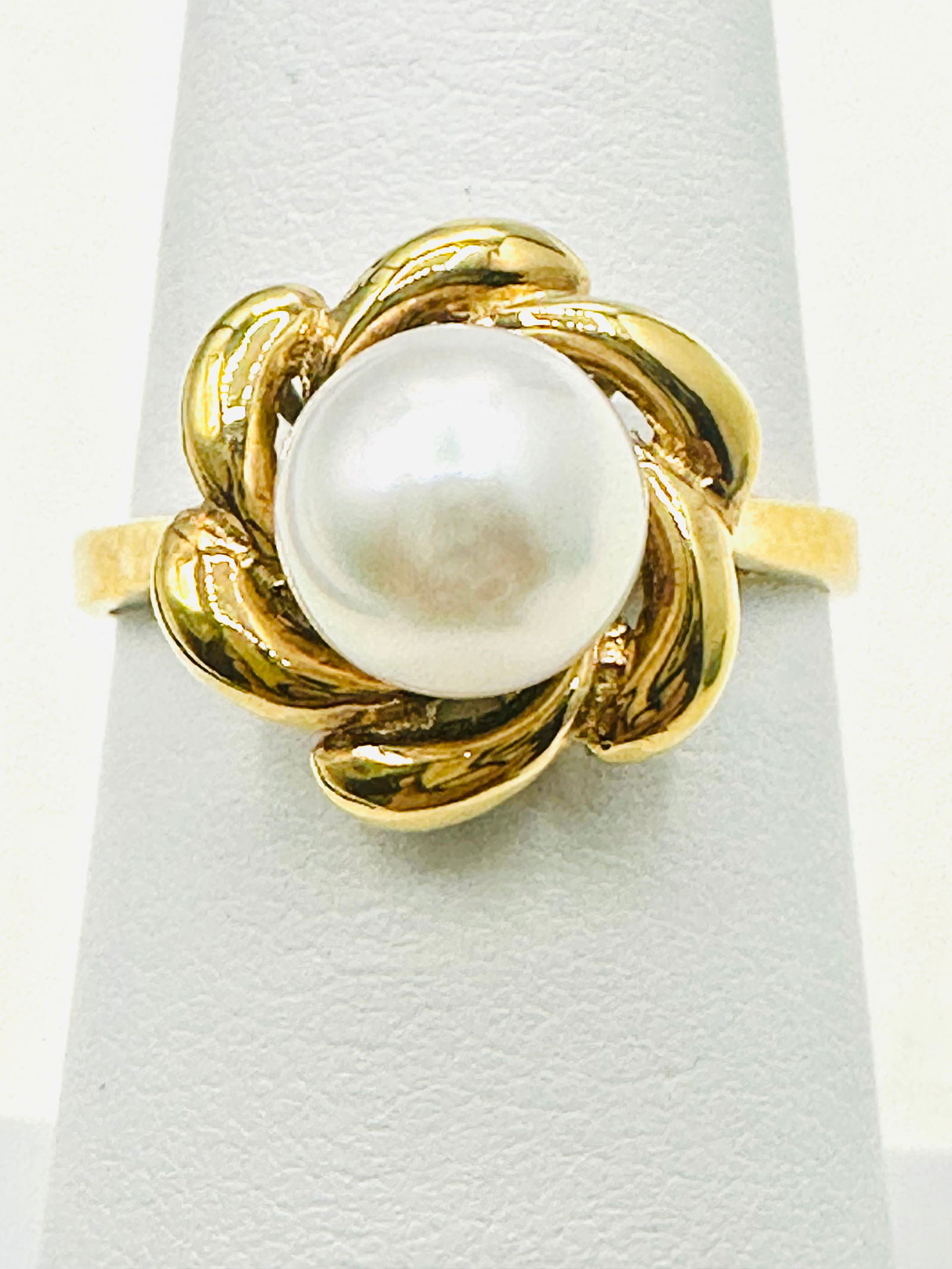 14 Karat Yellow Gold Pearl Swirl Ring Size 6.75 -J11455 (1 of 3)