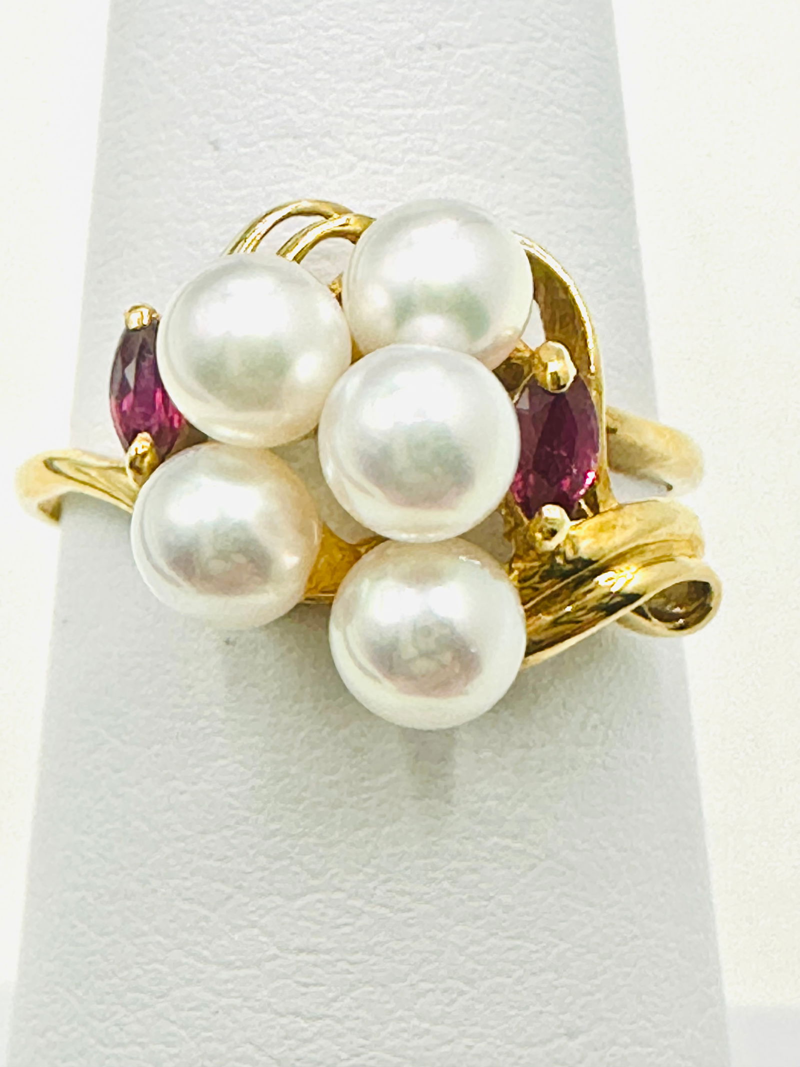 18 Karat Yellow Gold Freshwater Pearl With Natural Ruby Cluster Ring Size 6.5 - J11471 (1 of 3)