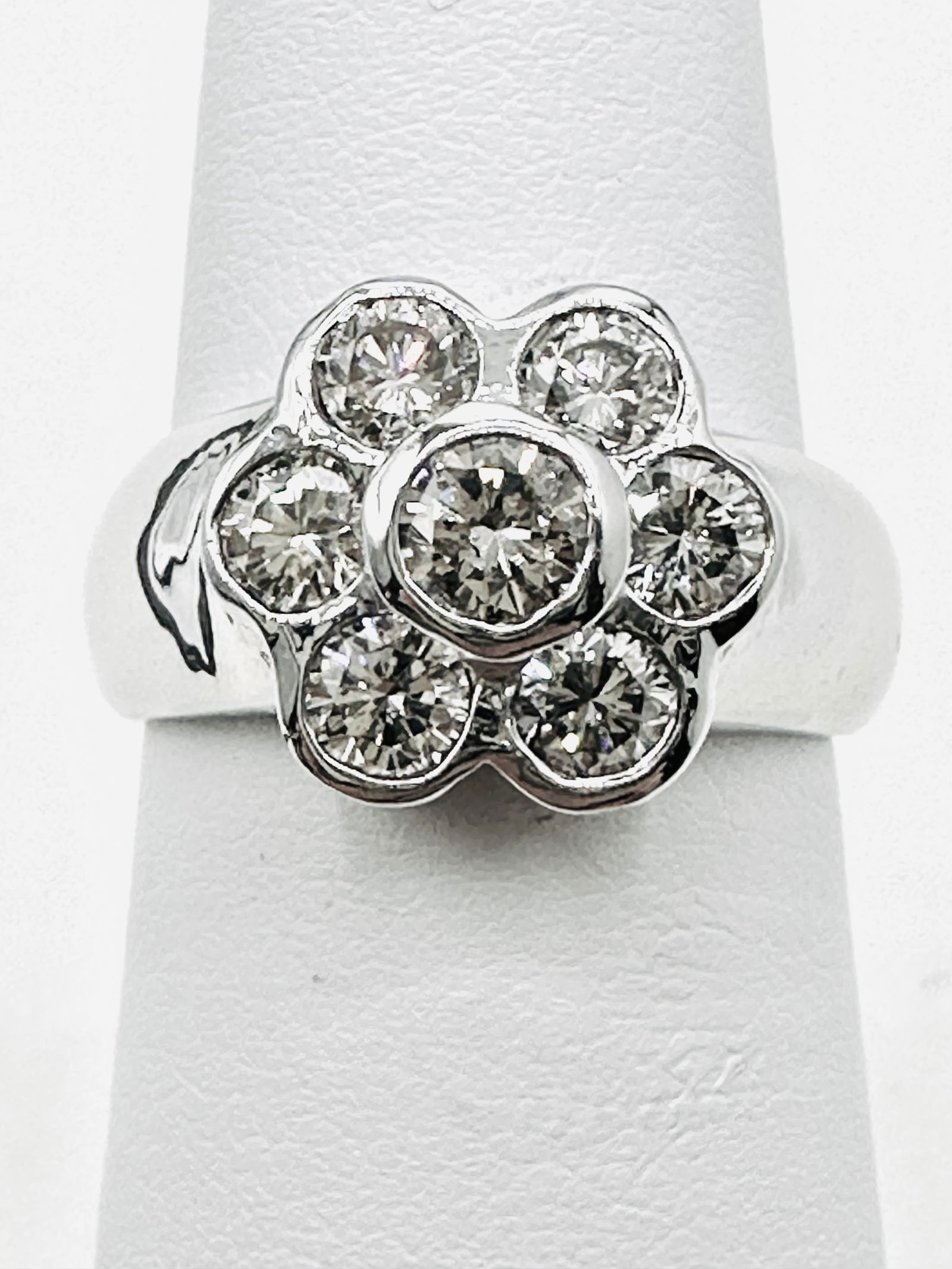 14Karat White Gold Natural Diamond Flower Ring Size 5.25 - J11483 (1 of 3)