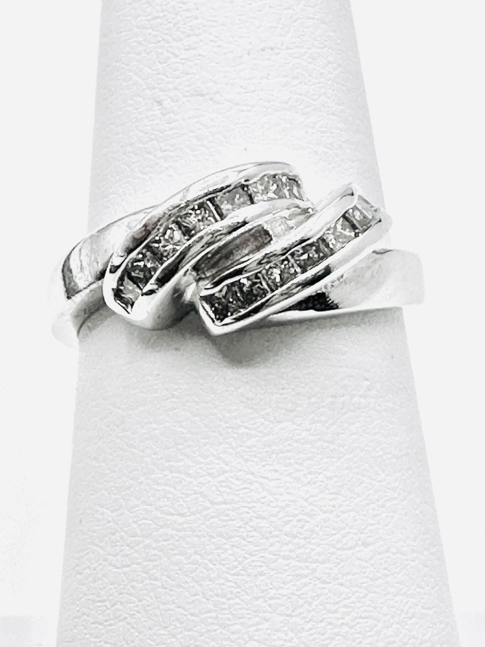 14Karat White Gold Natural Diamond Ring Size 6 - J11485 (1 of 3)