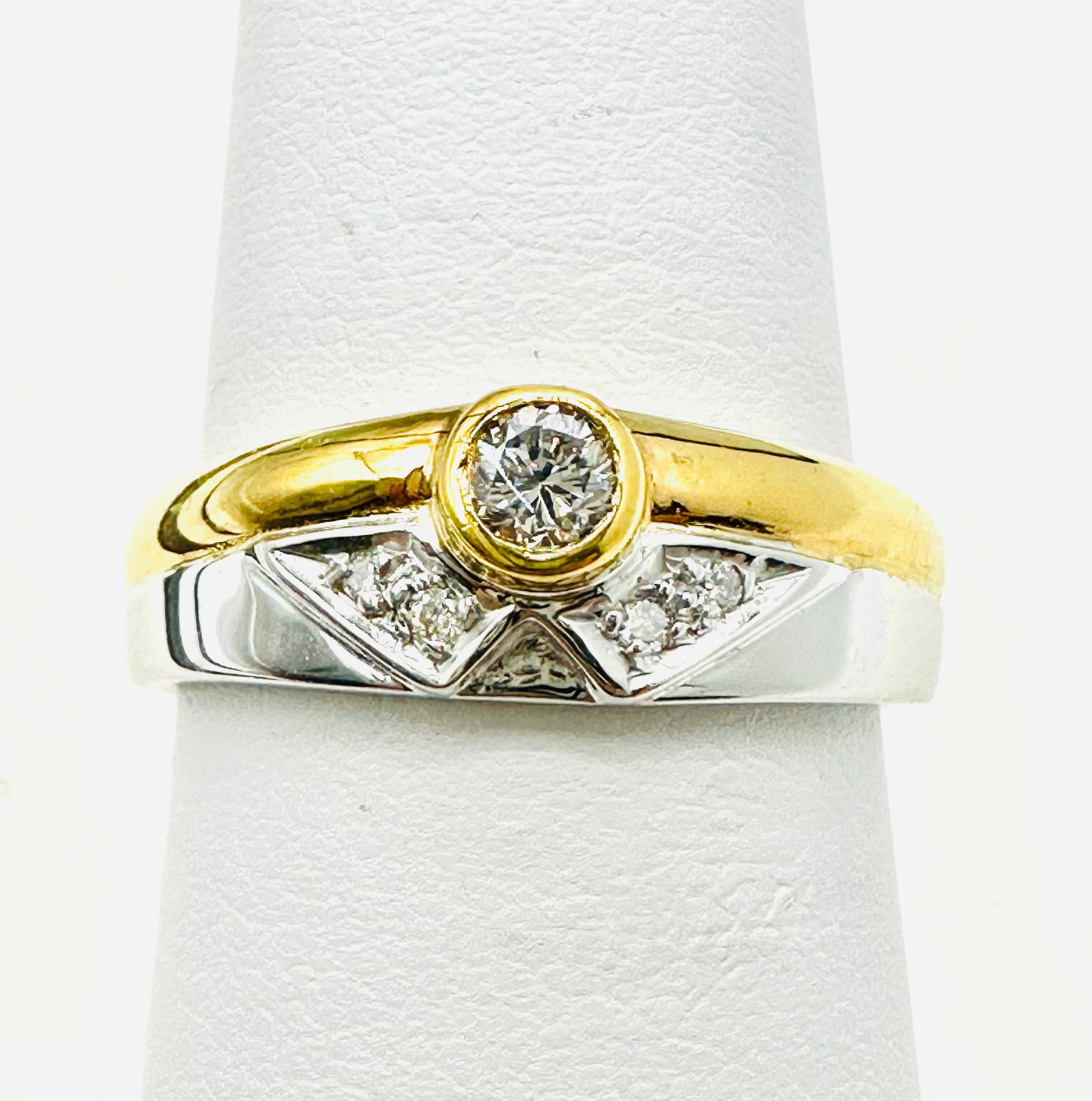 18 Karat 2-Tone Gold Natural Diamond Ring Size 6.5 - J11489 (1 of 3)