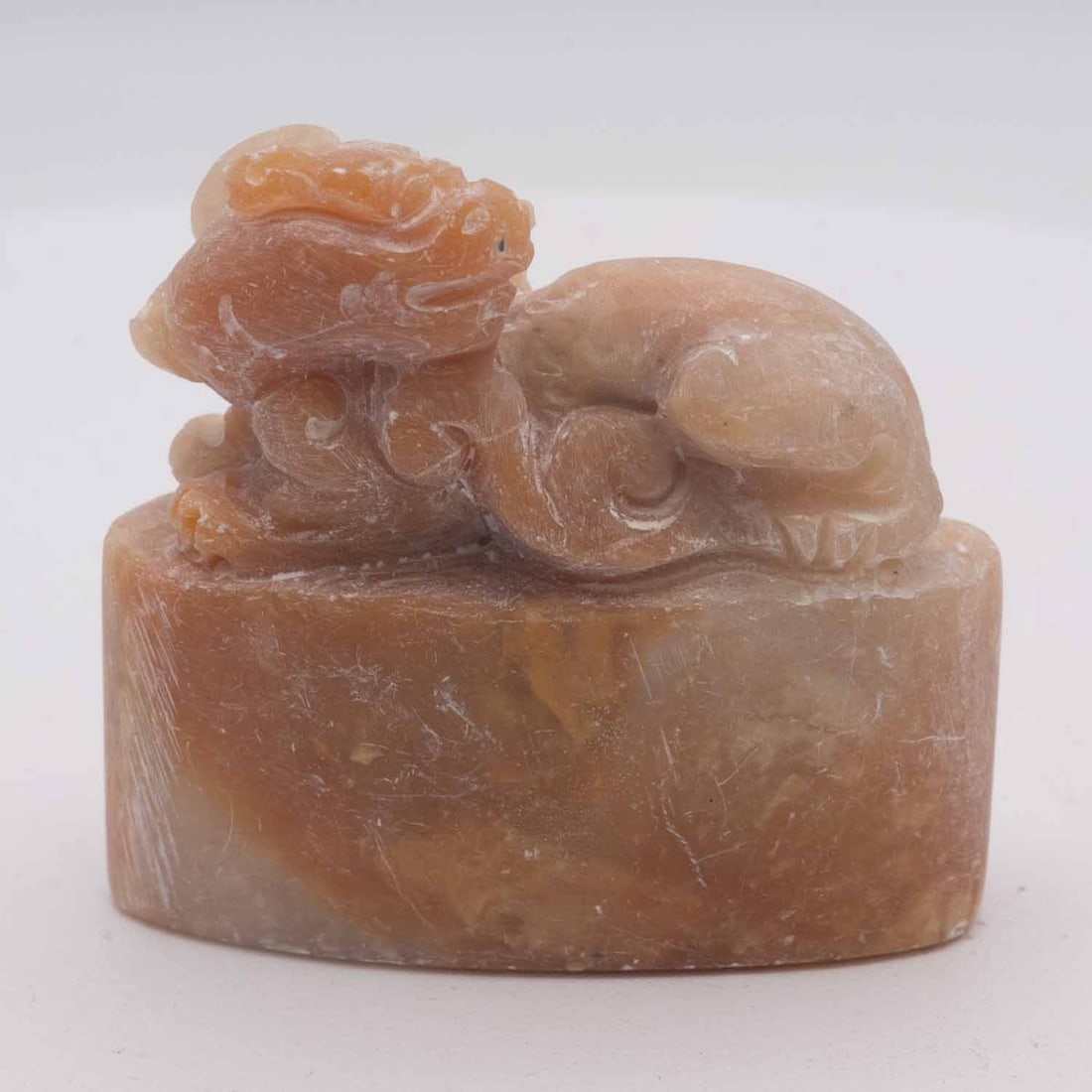 Old Chinese Carved Shoushan Stone Stamp: Medium: Shoushan Stone Size: 2x1.8x0.7 inches Age/Detail: Old Chinese Carved Condition: great overall, check photo for condition reference. Provenance: Collection from Estate in Williamsburg LiveShipp