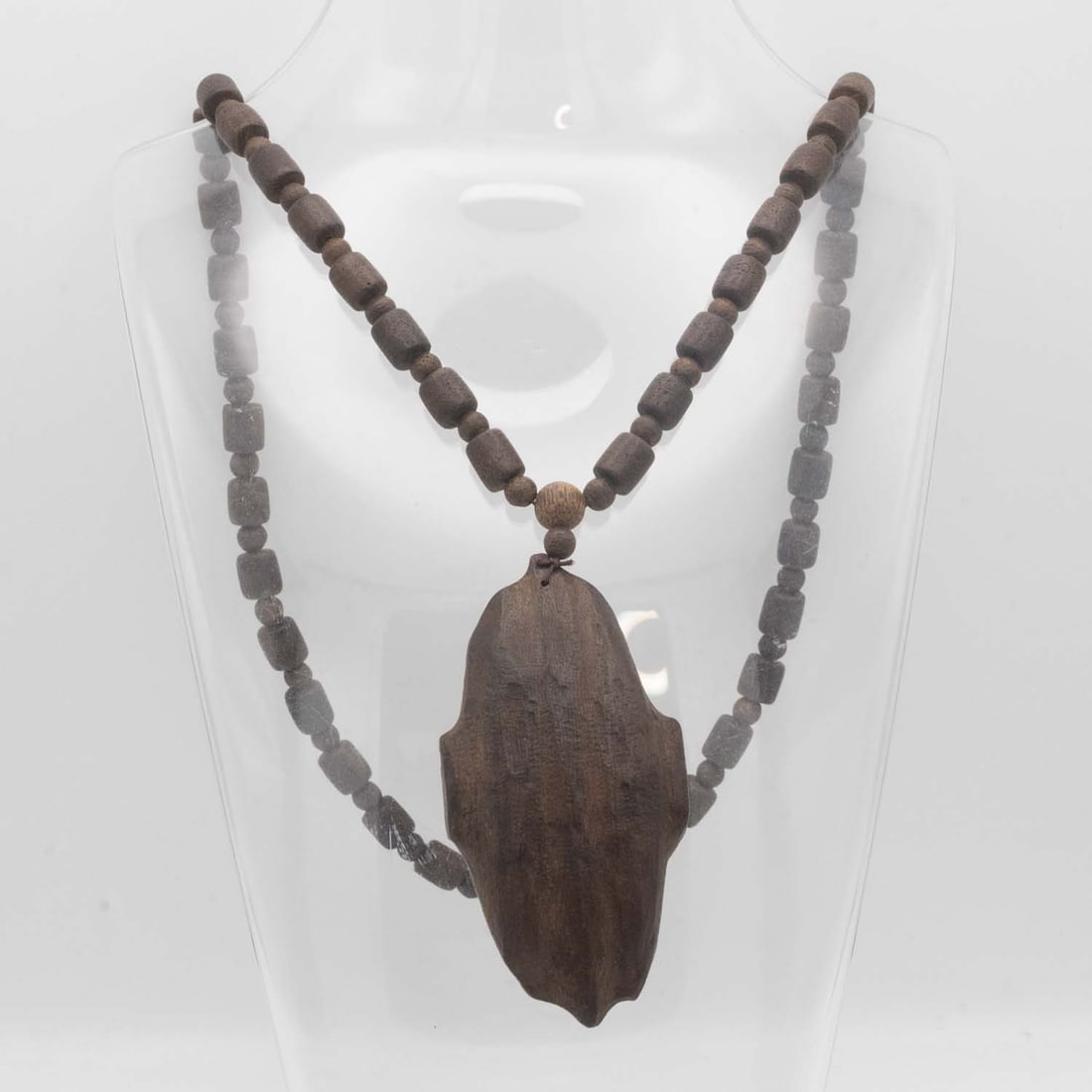 Chinese Agarwood Bead And Natural Form Necklace: Medium: Agarwood Size: 4x2x1 inches Age/Detail: Chinese Condition: great overall, check photo for condition reference. Provenance: Collection from Estate in Williamsburg LiveShipping is NOT a part of