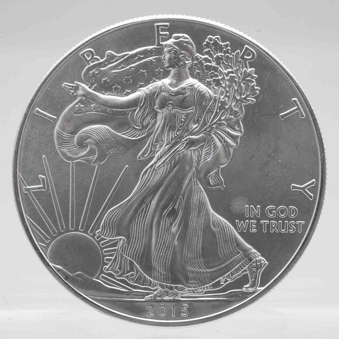 2015 American Silver Eagle 1oz Silver Coin: MLC25010939 Subject: American Silver Eagle 1oz Silver Coin Medium: 999 Silver Year: 2015 Condition: MS BU Note: Any condition statement is given as an opinion and should not be treated as a statement