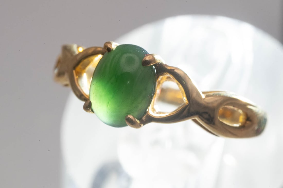 14K Gold Natural Glassy Green Jadeite Ring: Medium: Natural Glassy Green Jadeite Size: US7, 3.1 gram Age/Detail: 14K Gold Condition: great overall, check photo for condition reference. Provenance: Collection from Estate in Tribecca LiveShipping