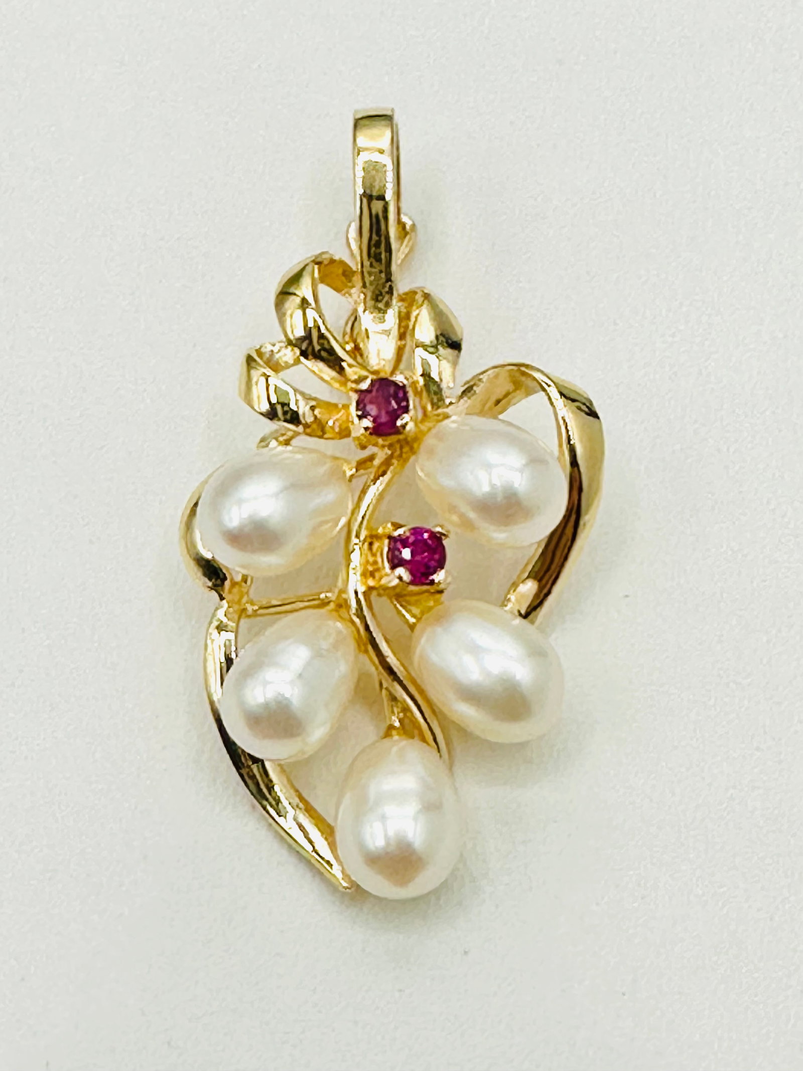 14KT Yellow Gold Pearl and Ruby Pendant # 2604: # 2604 14KT Yellow Gold Pearl and Ruby Pendant 2 pieces ruby 0.10 carat(t.w.) 5 pieces freshwater pearl Pendant Weight: 2.80 grams (t.w.) Pendant size: 32 mm X 16 mm