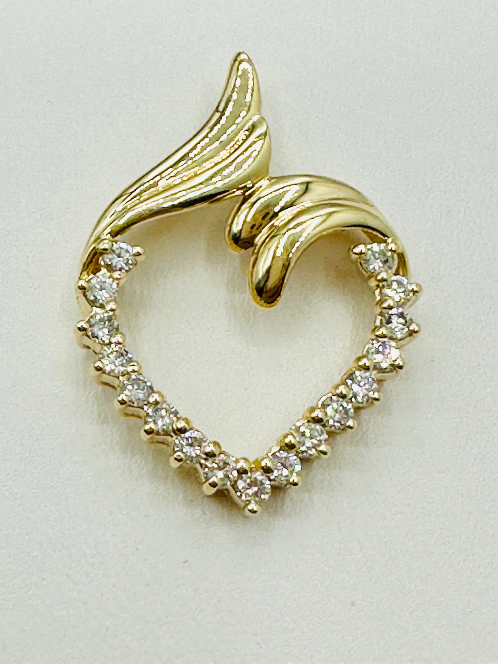14KT Yellow Gold, Natural Diamond Heart Pendant # 2753: # 2753 14KT Yellow Gold, Natural Diamond Heart Pendant 17 pieces diamond 0.55 carat(t.w.) Pendant Weight: 3.3 grams (t.w.) Pendant size: 28 mm X 21 mm