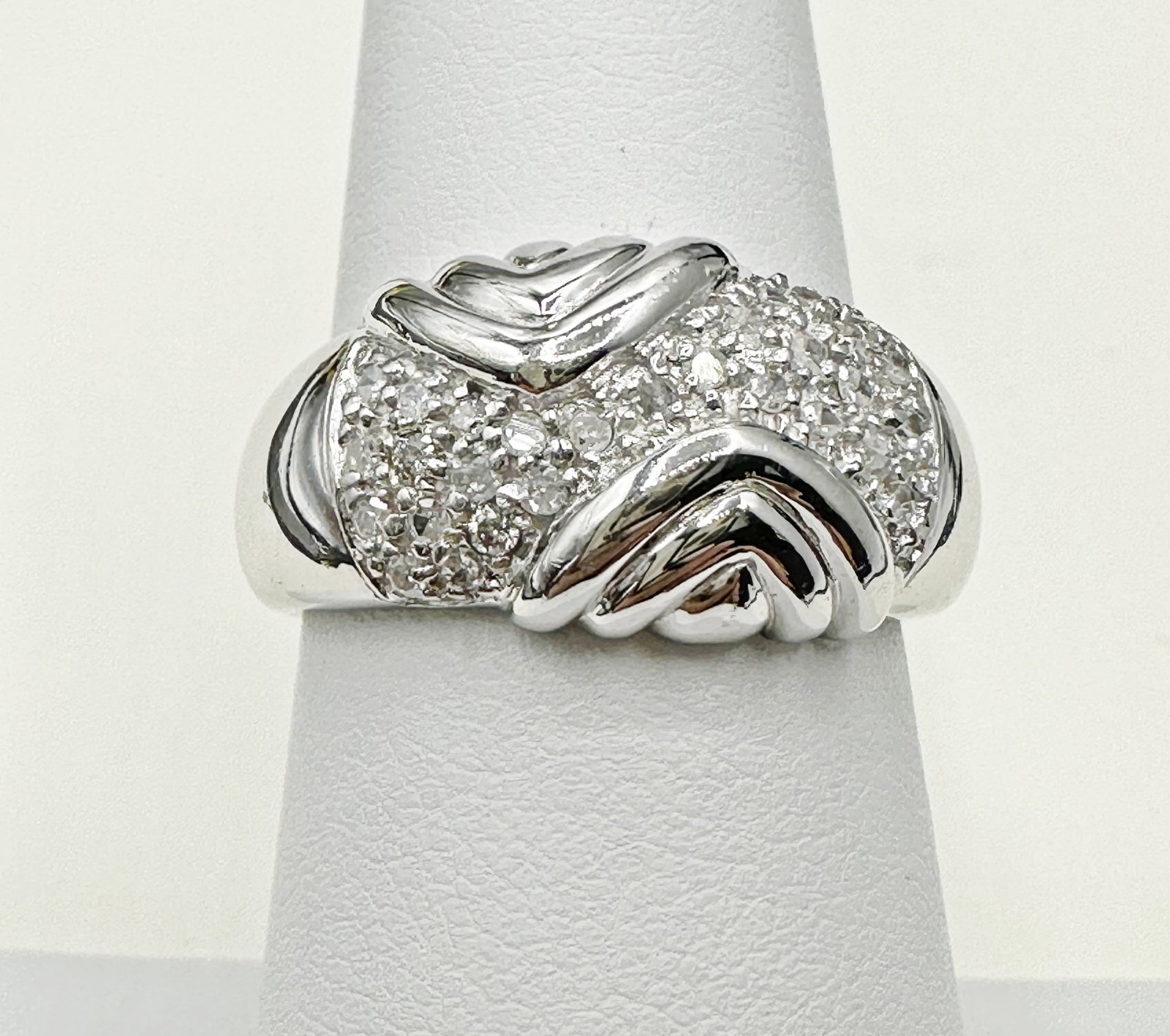 14KT White Gold Natural Diamond Ring Size 7.25 - J11217 (1 of 4)