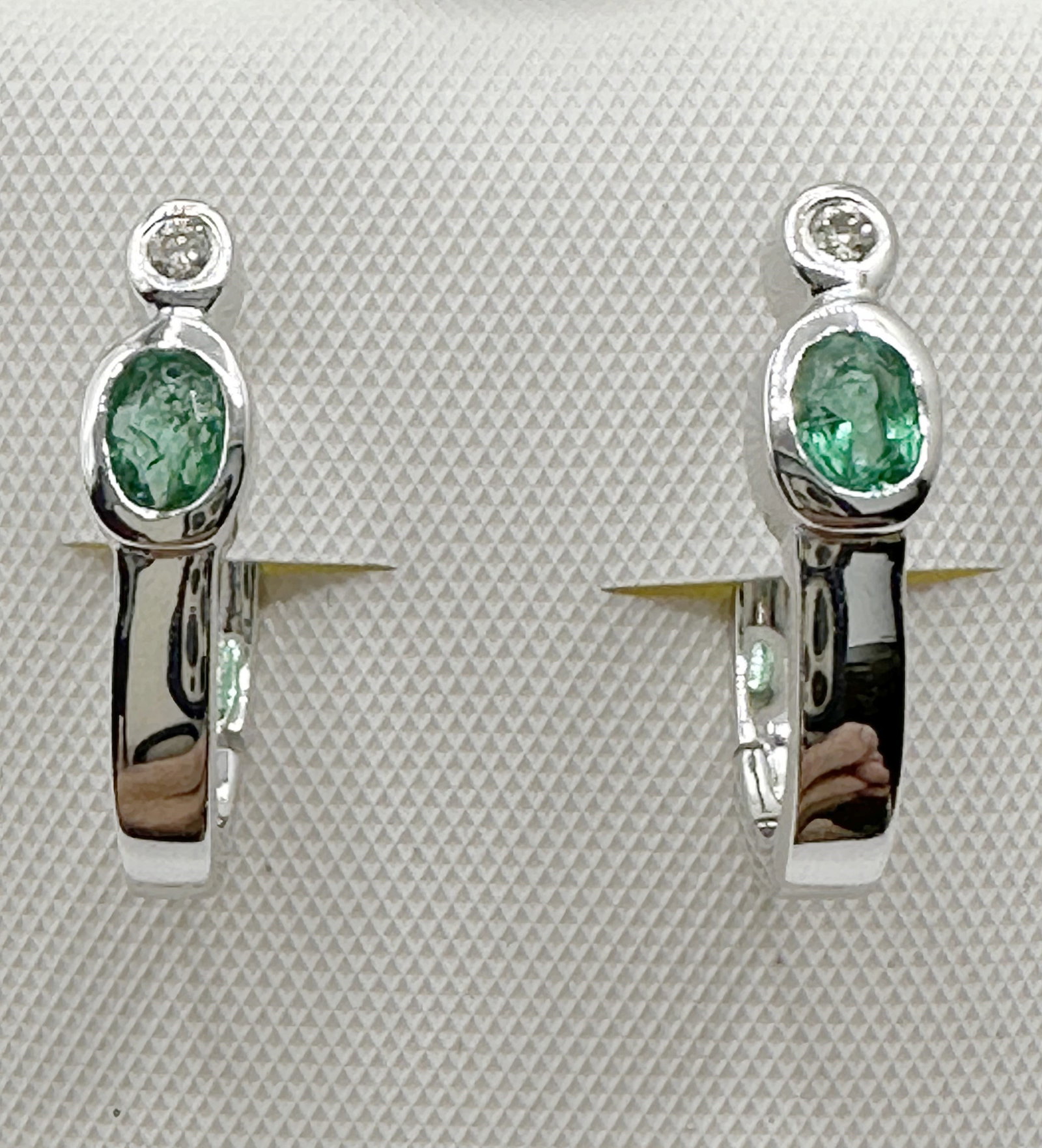 18KT White Gold Natural Diamond And Oval Emerald Earrings - J11243 (1 of 4)