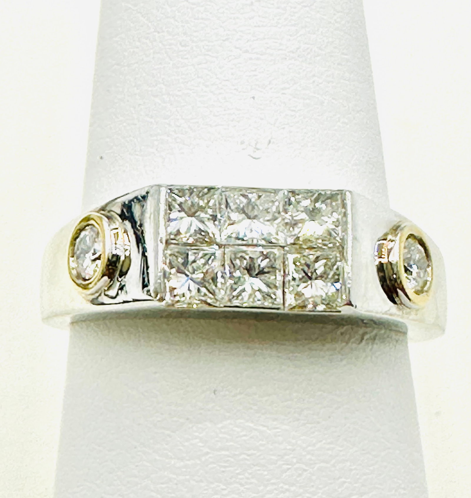 14KT White Gold Diamond Fancy Ring Size 7 - J11303 (1 of 3)