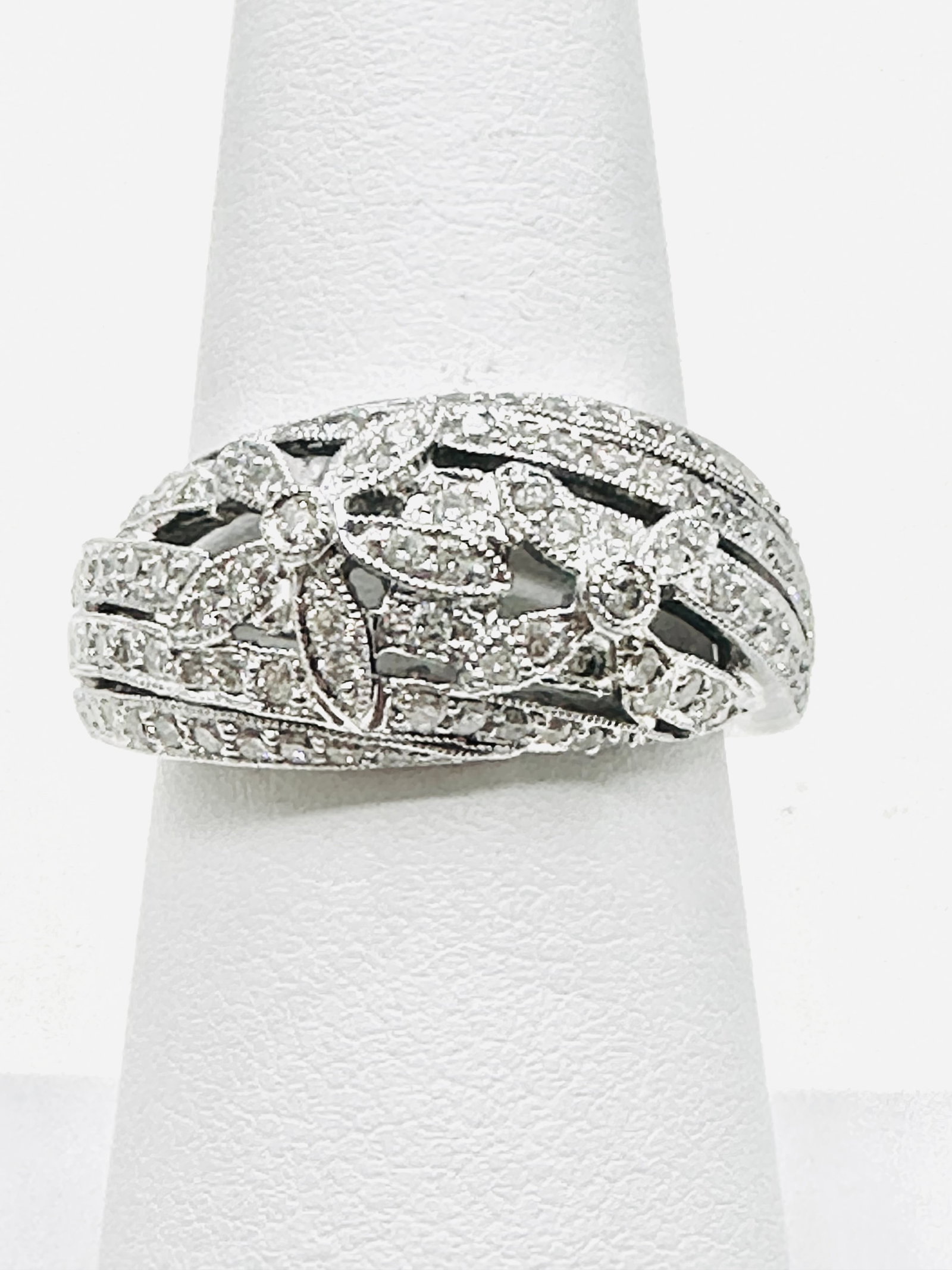 18KT White Gold Diamond Fancy Ring Size 7 - J11309 (1 of 3)