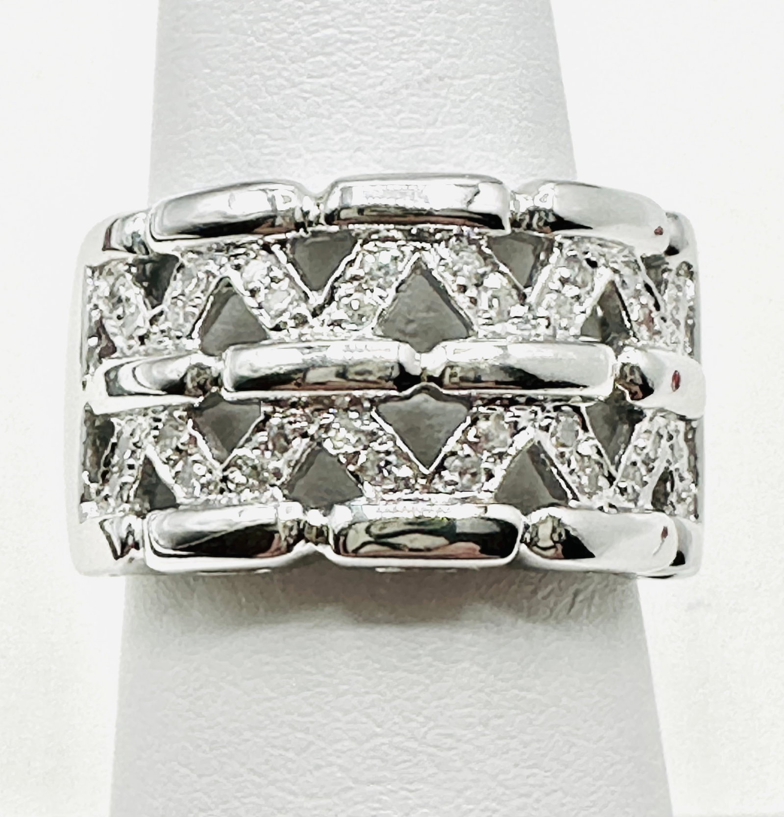 14KT White Gold Diamond Fancy Band Ring Size 6.25 - J11325 (1 of 3)
