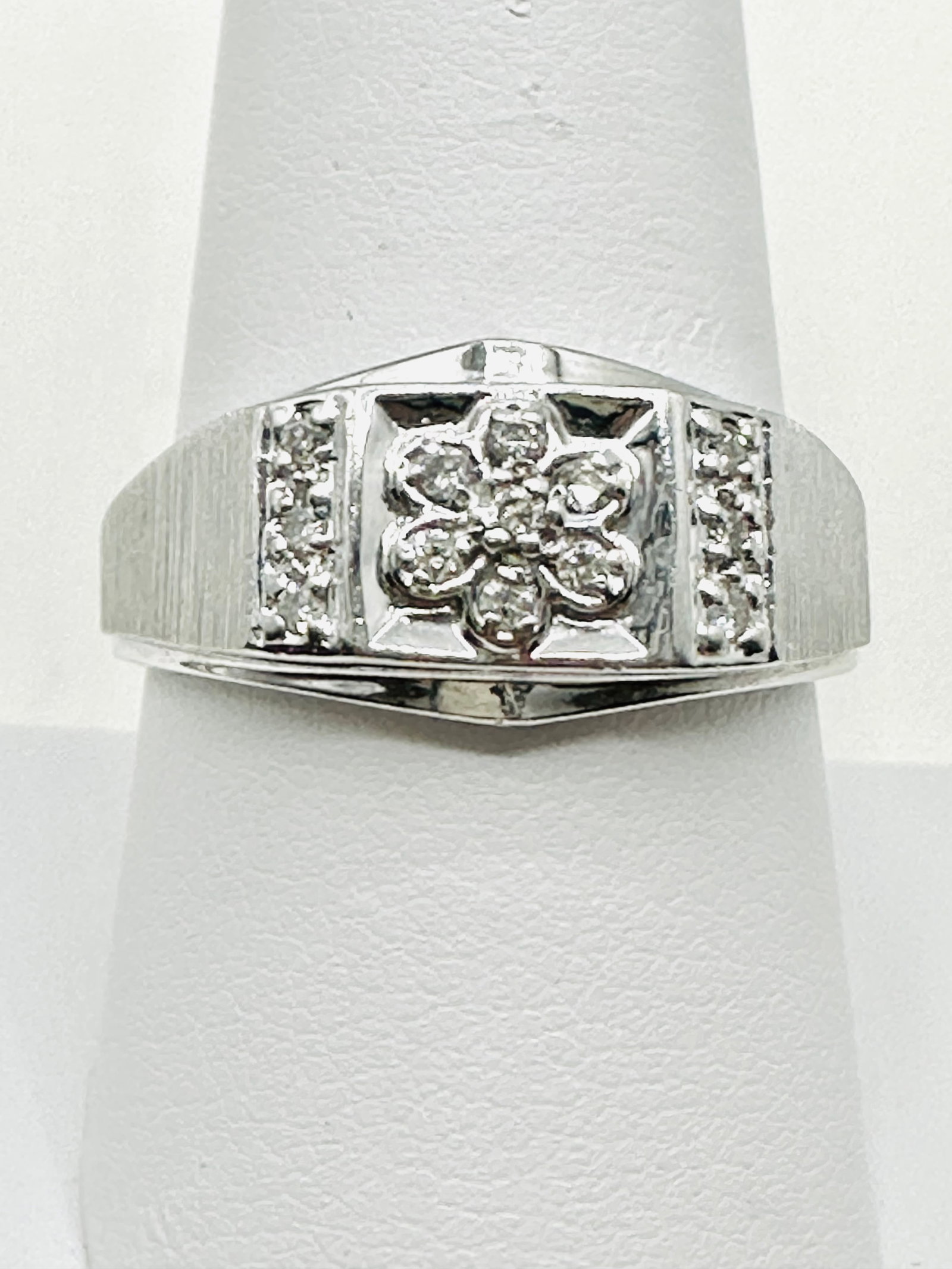 14KT White Gold Diamond Ring Size 9.25 - J11344 (1 of 3)