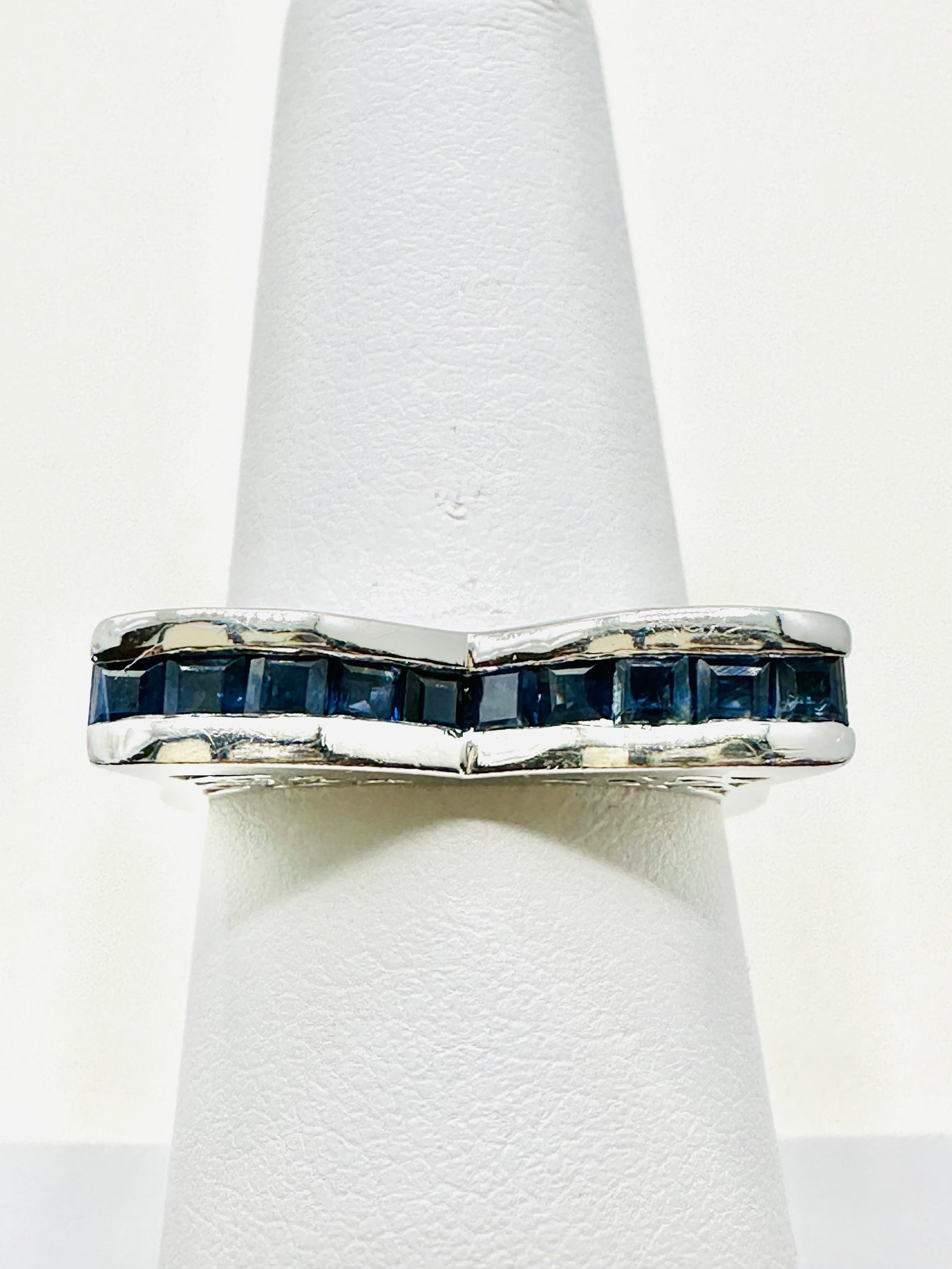 14KT White Gold Sapphire Fancy Ring Size 6.75 - J11368 (1 of 3)