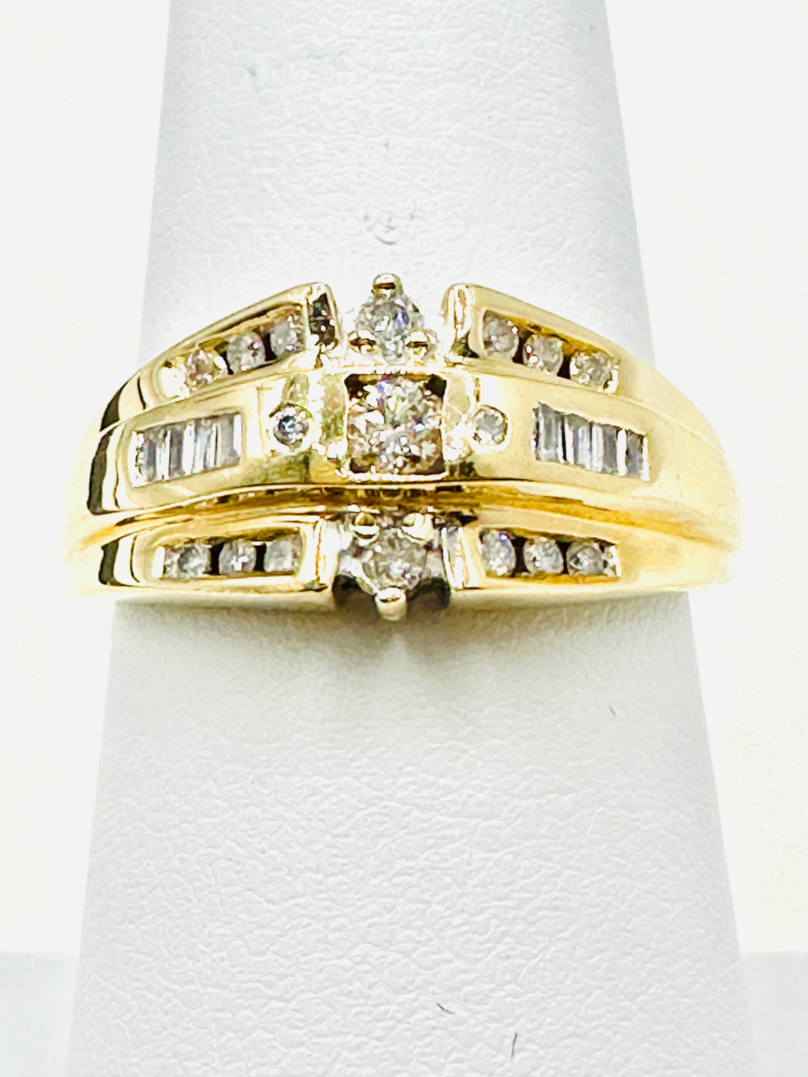 14KT Yellow Gold Natural Diamond Ring Size 7.25 - J11378 (1 of 3)