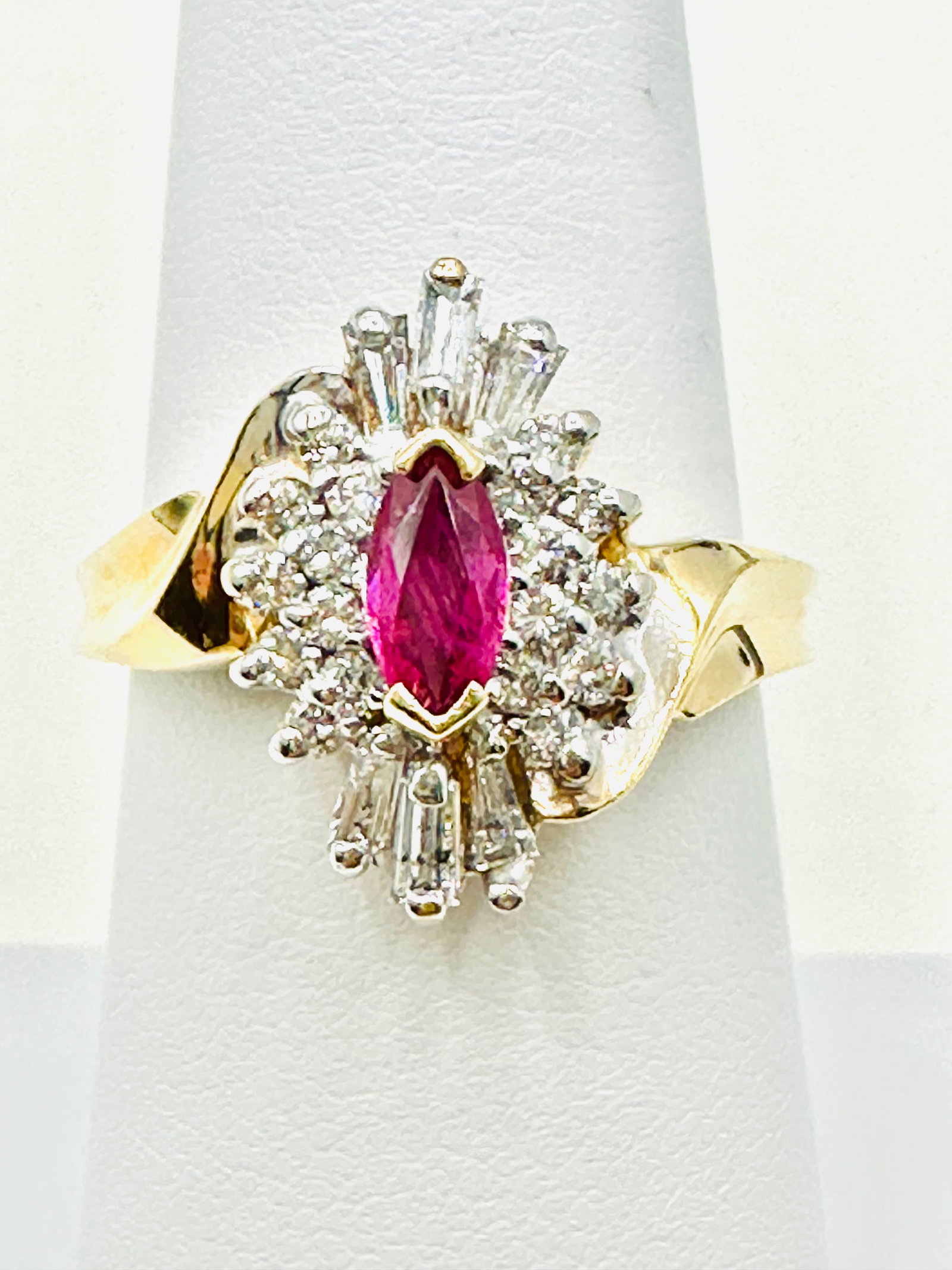 14KT Yellow Gold Natural Ruby And Diamond Ring Size 7 -J11382 (1 of 3)