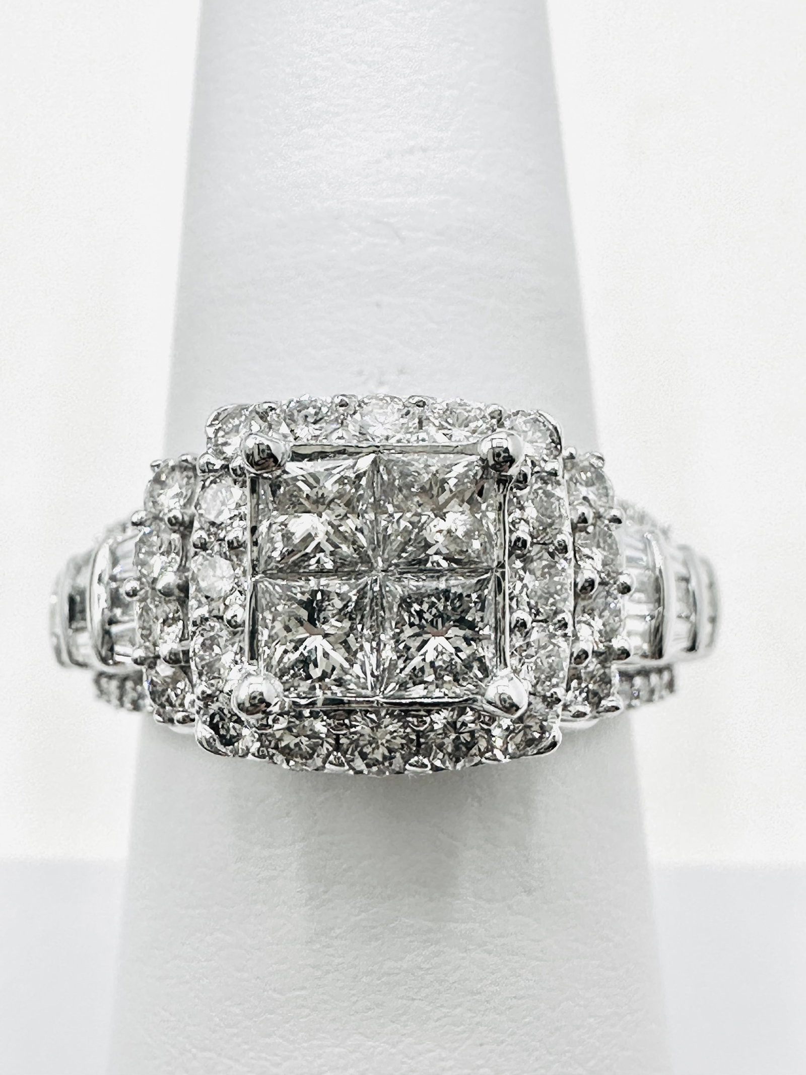 14KT White Gold Natural Diamond Fancy Ring Size 7.25 - J11389 (1 of 3)