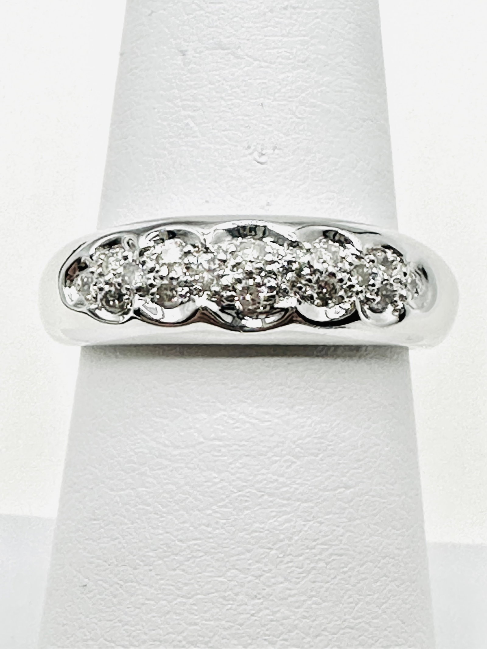 14KT White Gold Natural Diamond Ring Size 7 - J11427 (1 of 3)
