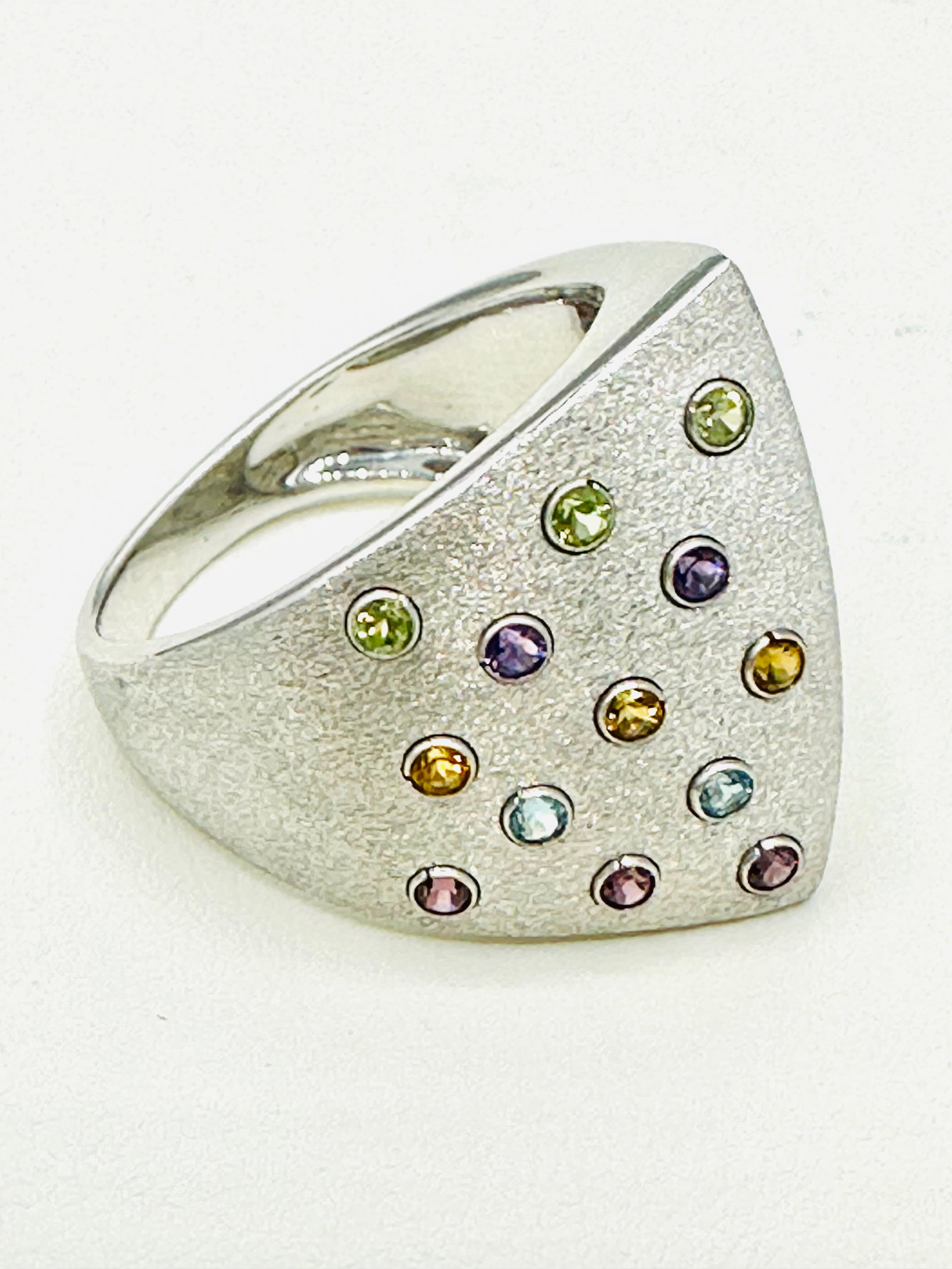 14KT White Gold Wigh 13 Pcs Natural Gemstone Fancy Big Ring Size 9 - J11436 (1 of 3)