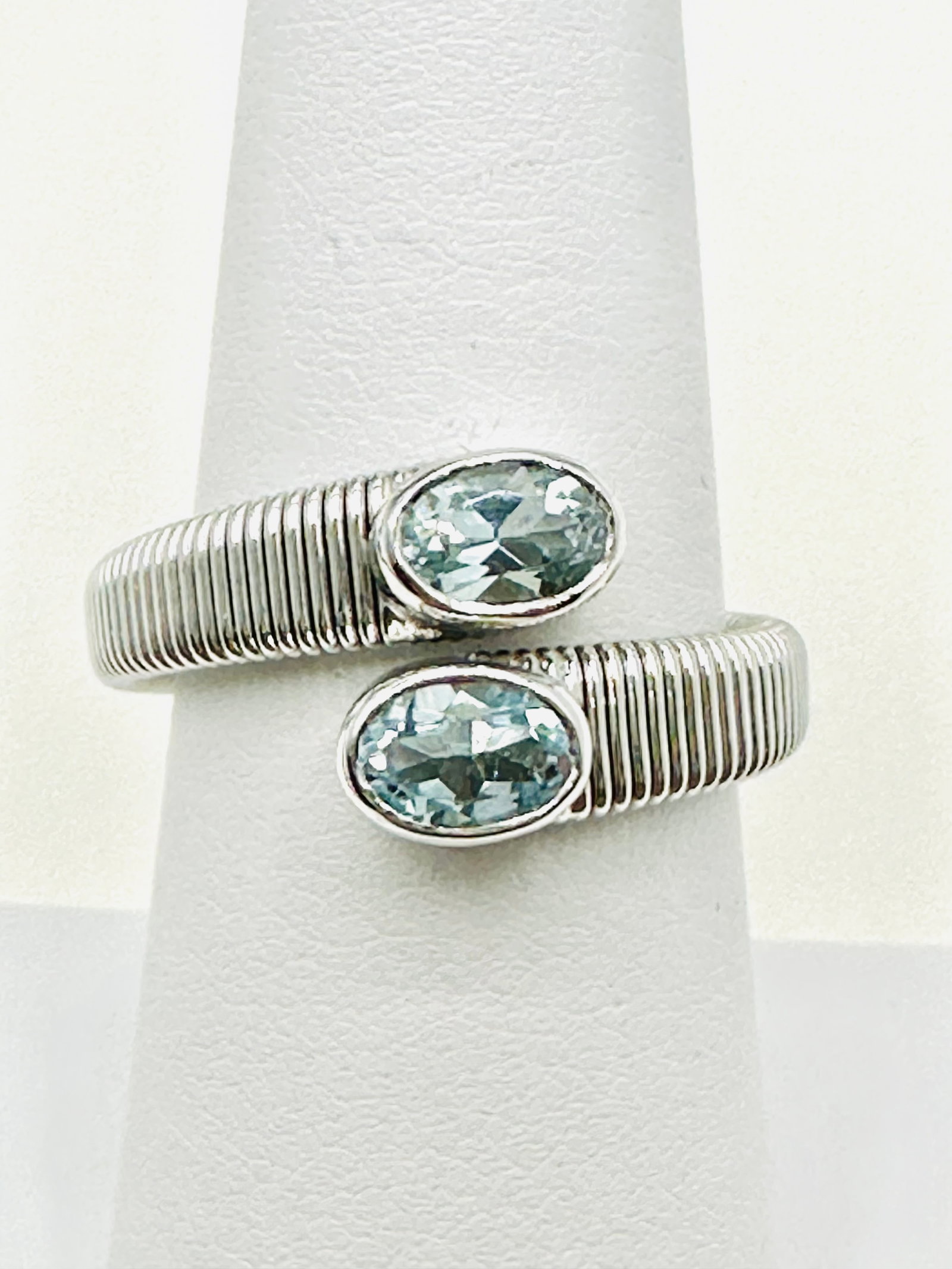14KT White Gold Blue Topaz Fancy Ring Size 7.5 - J11450 (1 of 3)