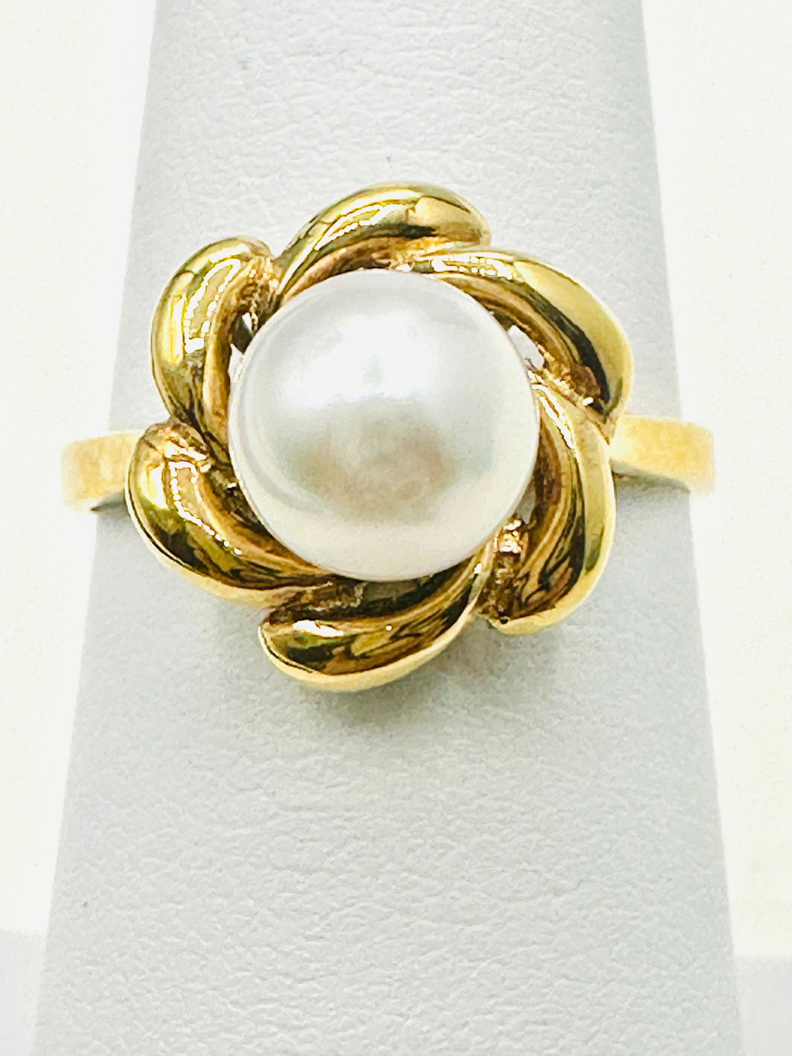 14 Karat Yellow Gold Pearl Swirl Ring Size 6.75 -J11455 (1 of 3)