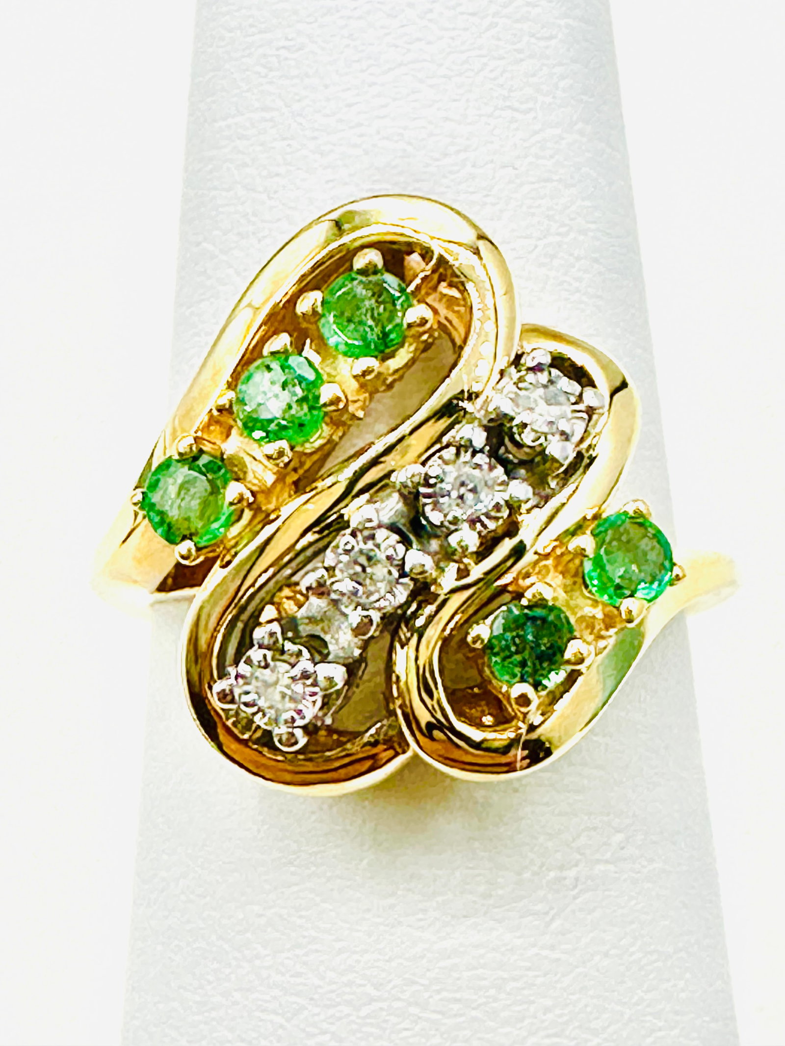 14 Karat Yellow Gold Natural Diamond And Natural Emerald Ring Size 5.75 - J11463 (1 of 3)