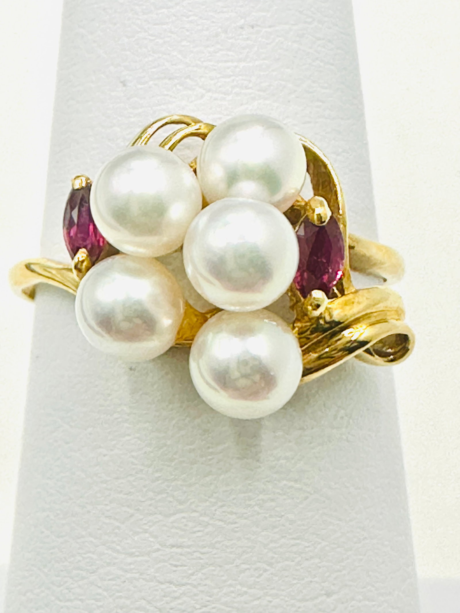 18 Karat Yellow Gold Freshwater Pearl With Natural Ruby Cluster Ring Size 6.5 - J11471 (1 of 3)