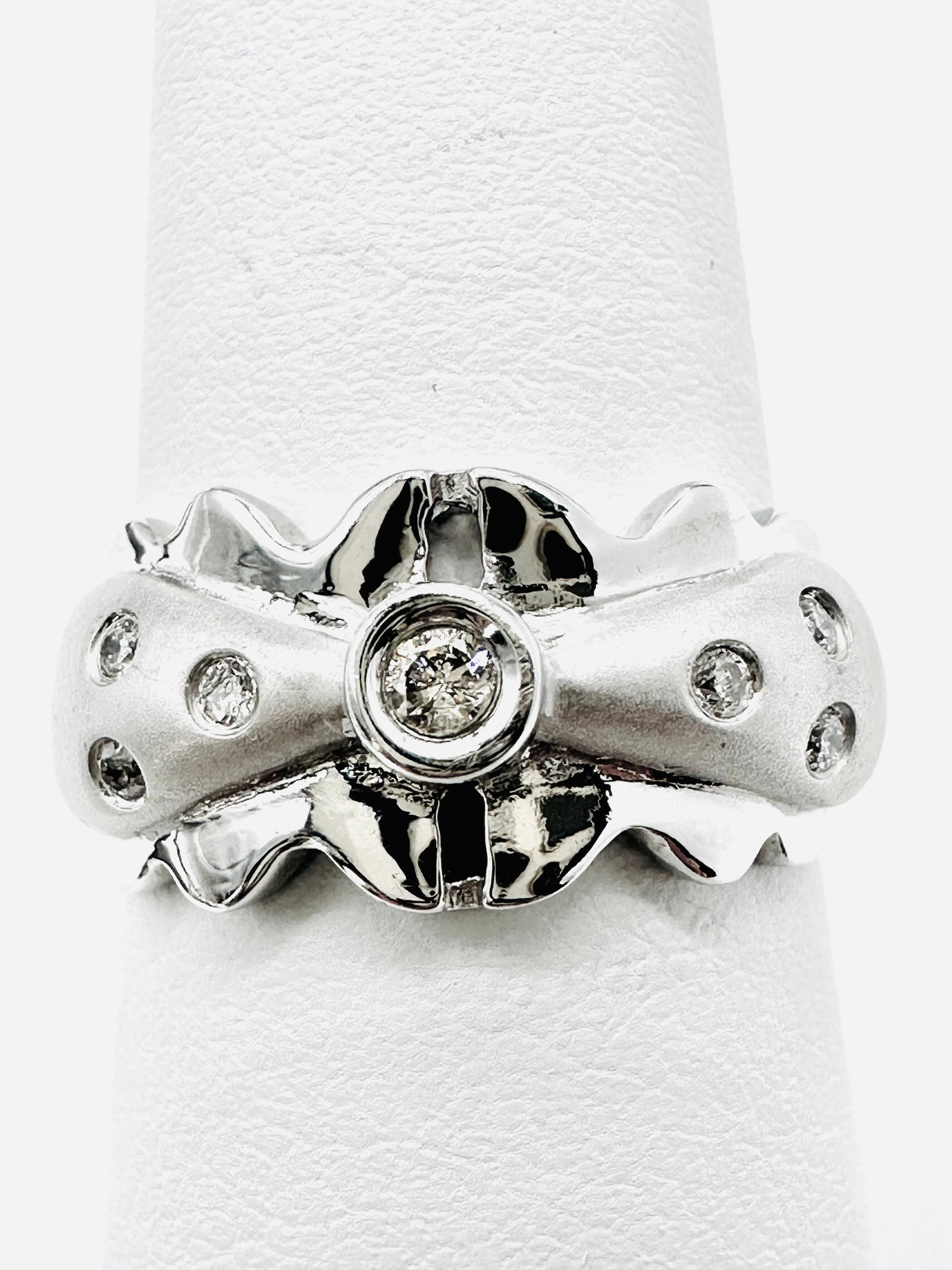 14Karat White Gold Natural Diamond Ring Size 6.25 - J11480 (1 of 3)