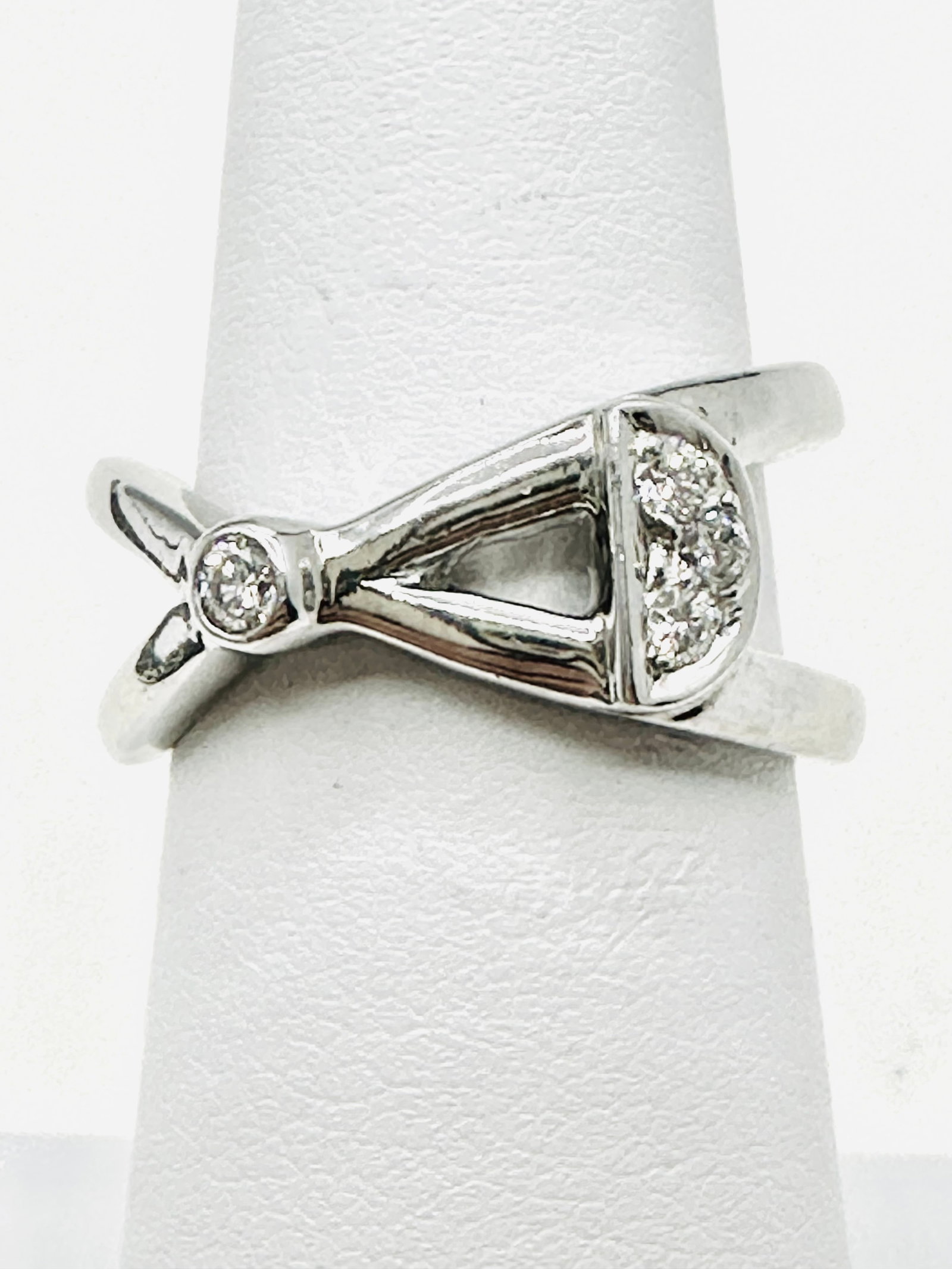 18 Karat White Gold Natural Diamond Ring Size 6 - J11482 (1 of 3)