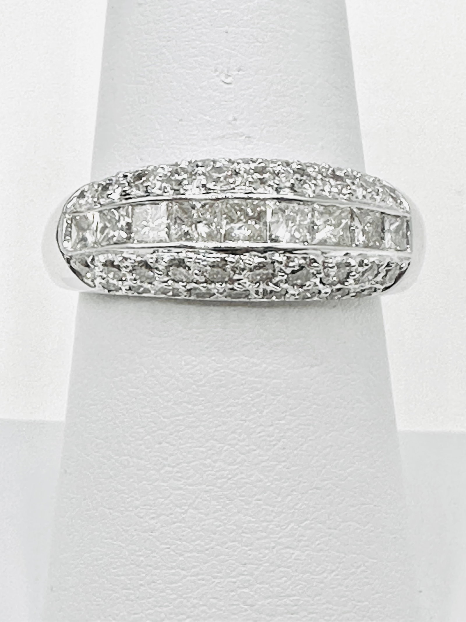 14Karat White Gold Natural Diamond Ring Size 8 - J11484 (1 of 3)