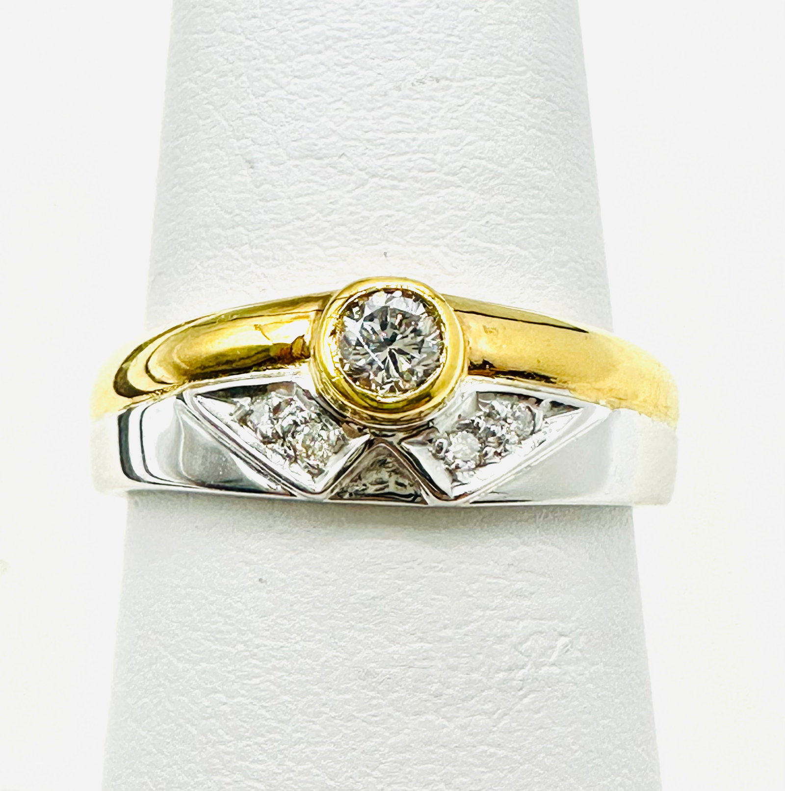 18 Karat 2-Tone Gold Natural Diamond Ring Size 6.5 - J11489 (1 of 3)