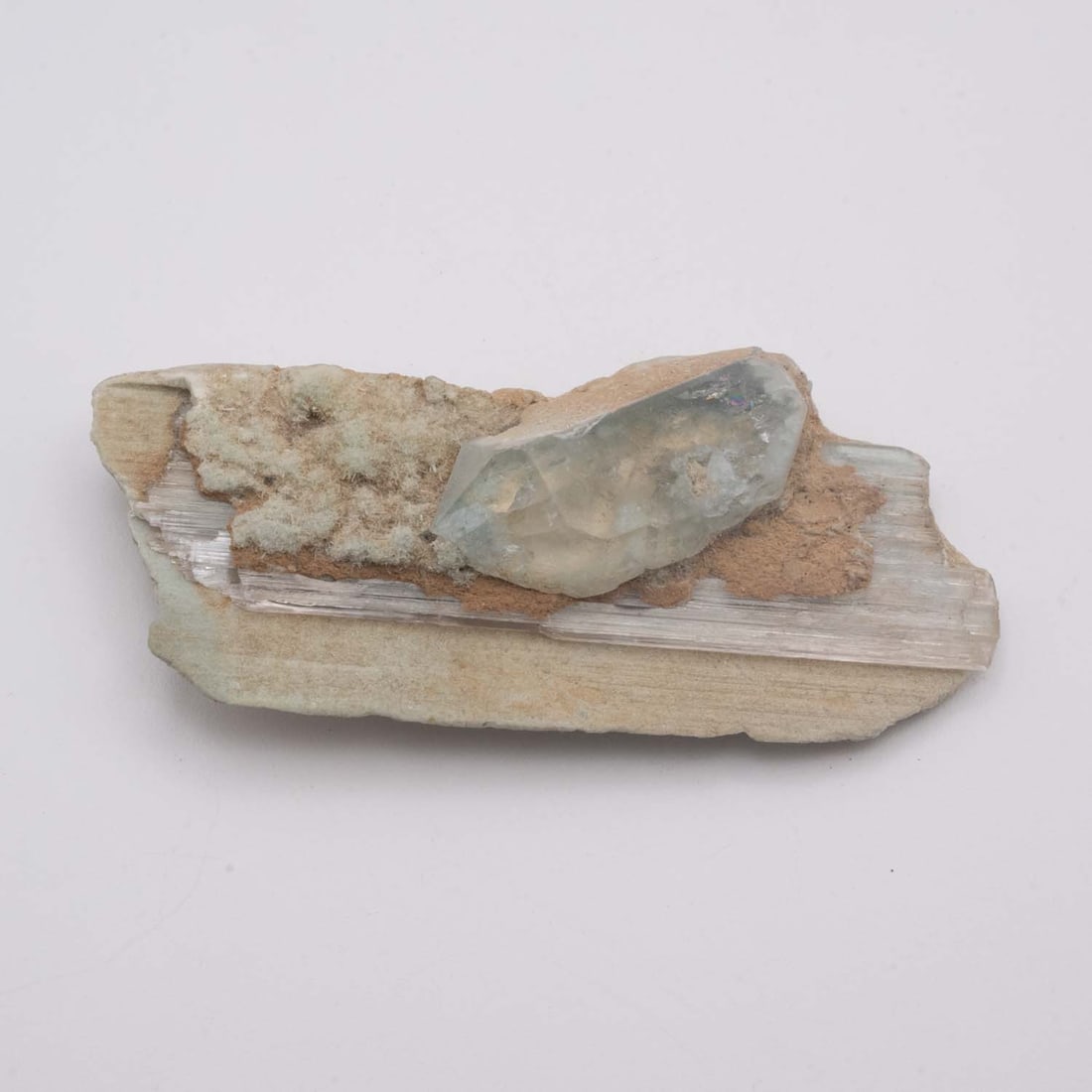 Aquamarine Crystal Matrix Mineral Specimen: Medium: Aquamarine Crystal Size: 4.5x2x1.3 inches Age/Detail: Condition: great overall, check photo for condition reference. Provenance: Collection from Estate in Williamsburg LiveShipping is NOT a pa