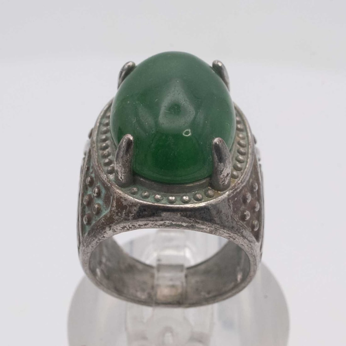 Vintage Silver Tone Cabochon Jade Ring: Medium: Cabochon Jade Size: US 6 Age/Detail: Vintage Silver Tone Condition: great overall, check photo for condition reference. Provenance: Collection from Estate in Williamsburg LiveShipping is NOT a